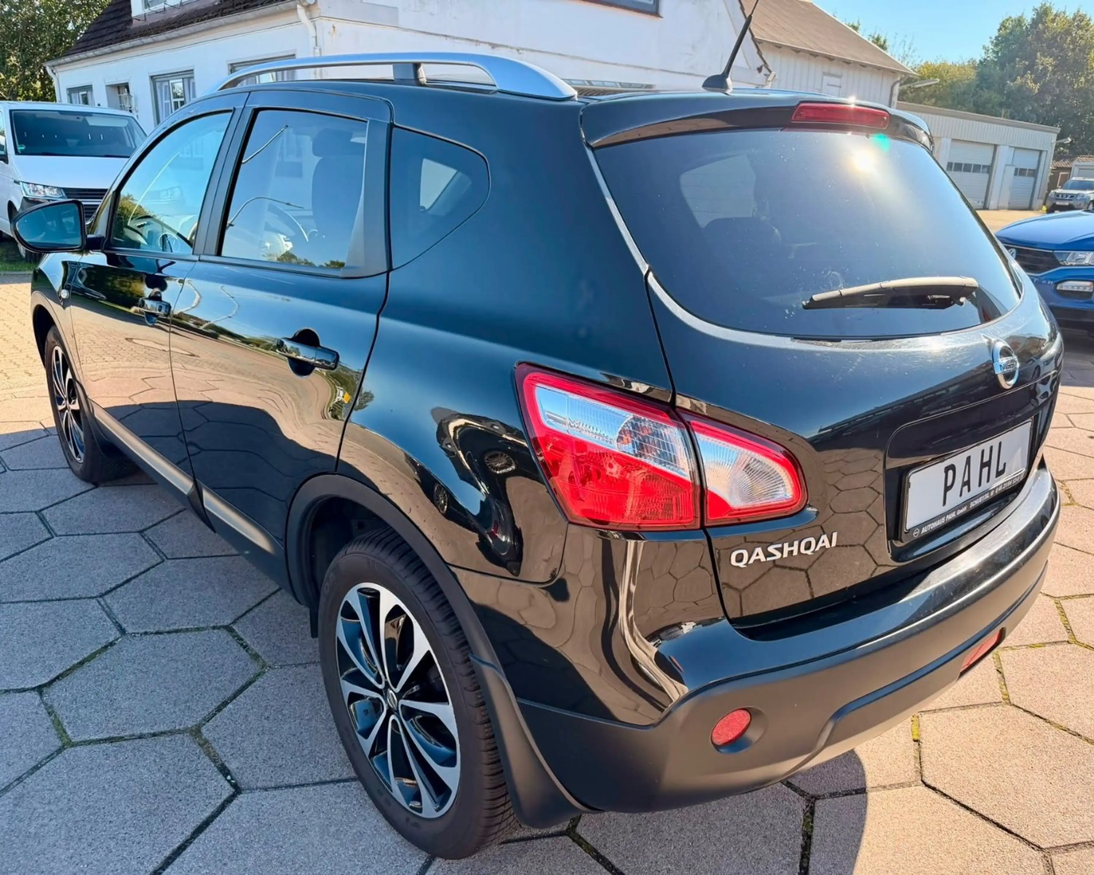 Nissan Qashqai 1.6 Tekna PANO NAVI 360° 1.HAND — photo 8