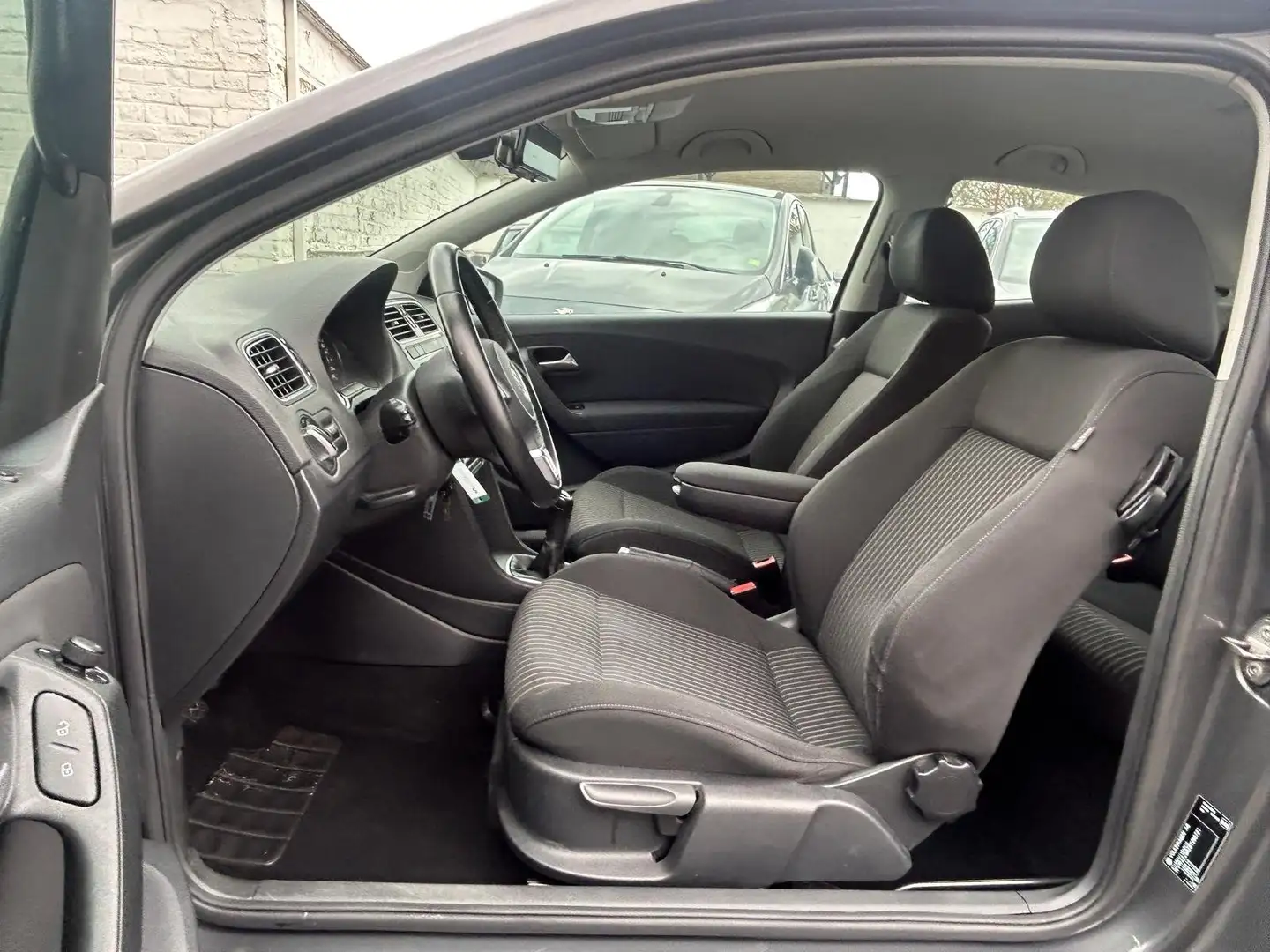 Volkswagen Polo 1.6 TDI 9O CH 3 PORTES CLIM AUTO Grijs - 2