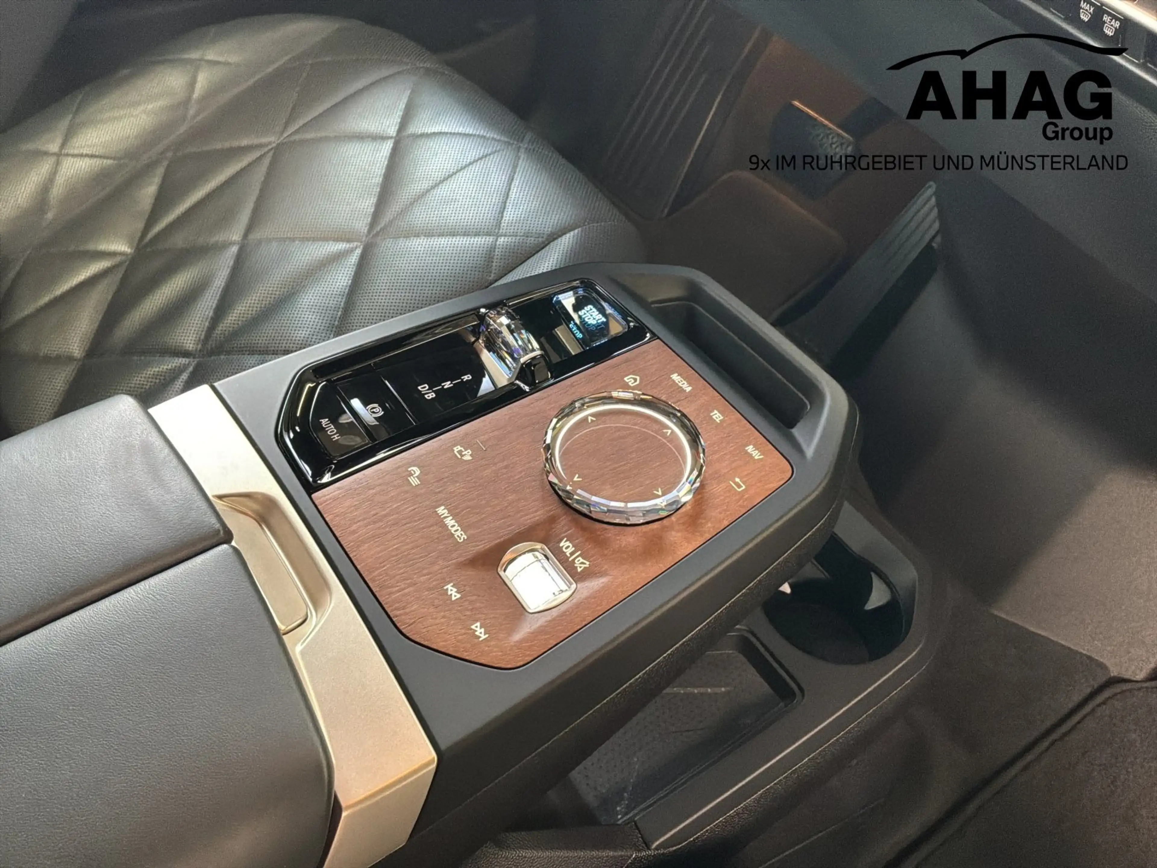 BMW iX xDrive50 — photo 10