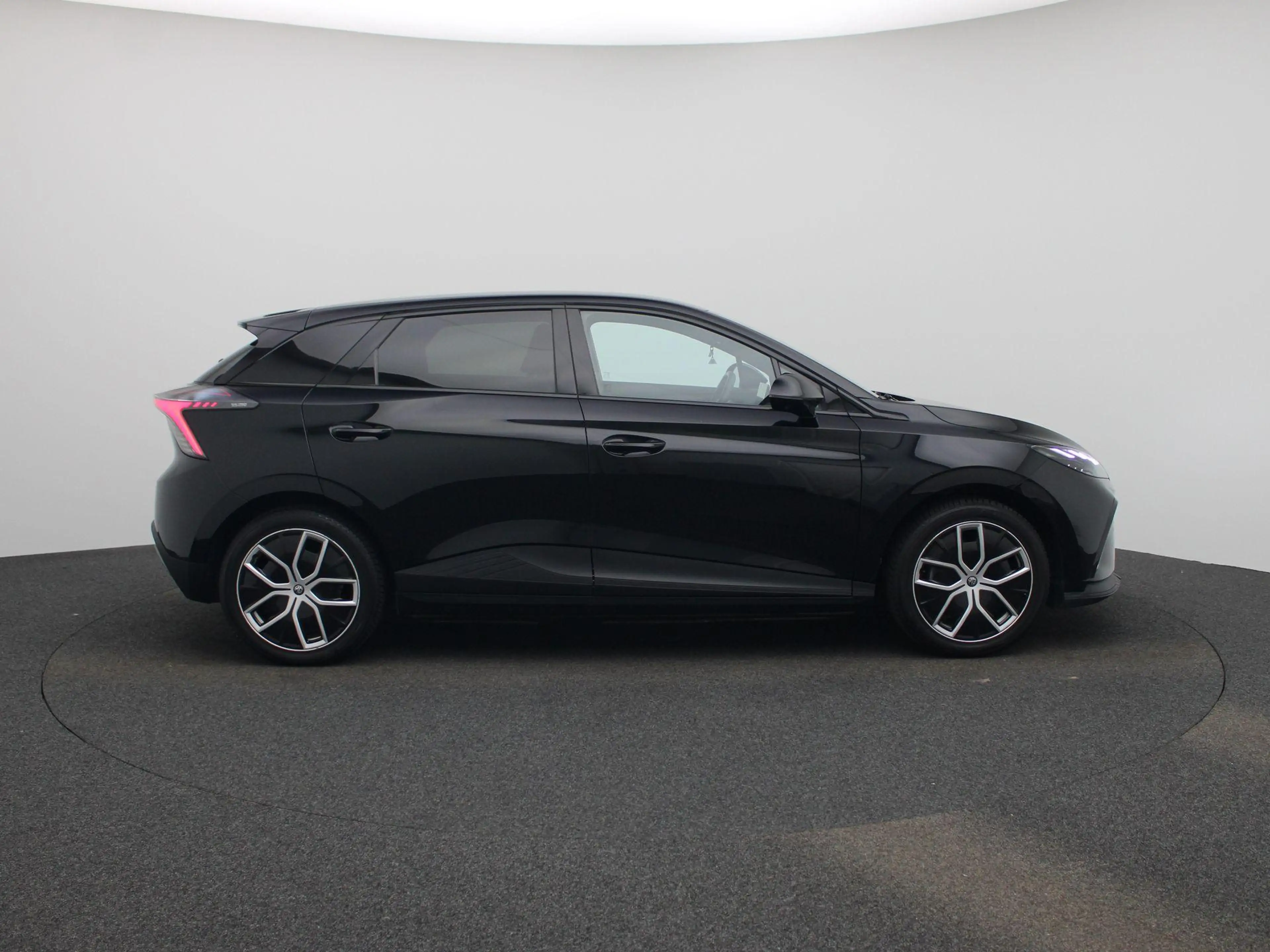 MG MG4 Electric Luxury 64 kWh | WLTP 435 KM | Navi | ACC — photo 7