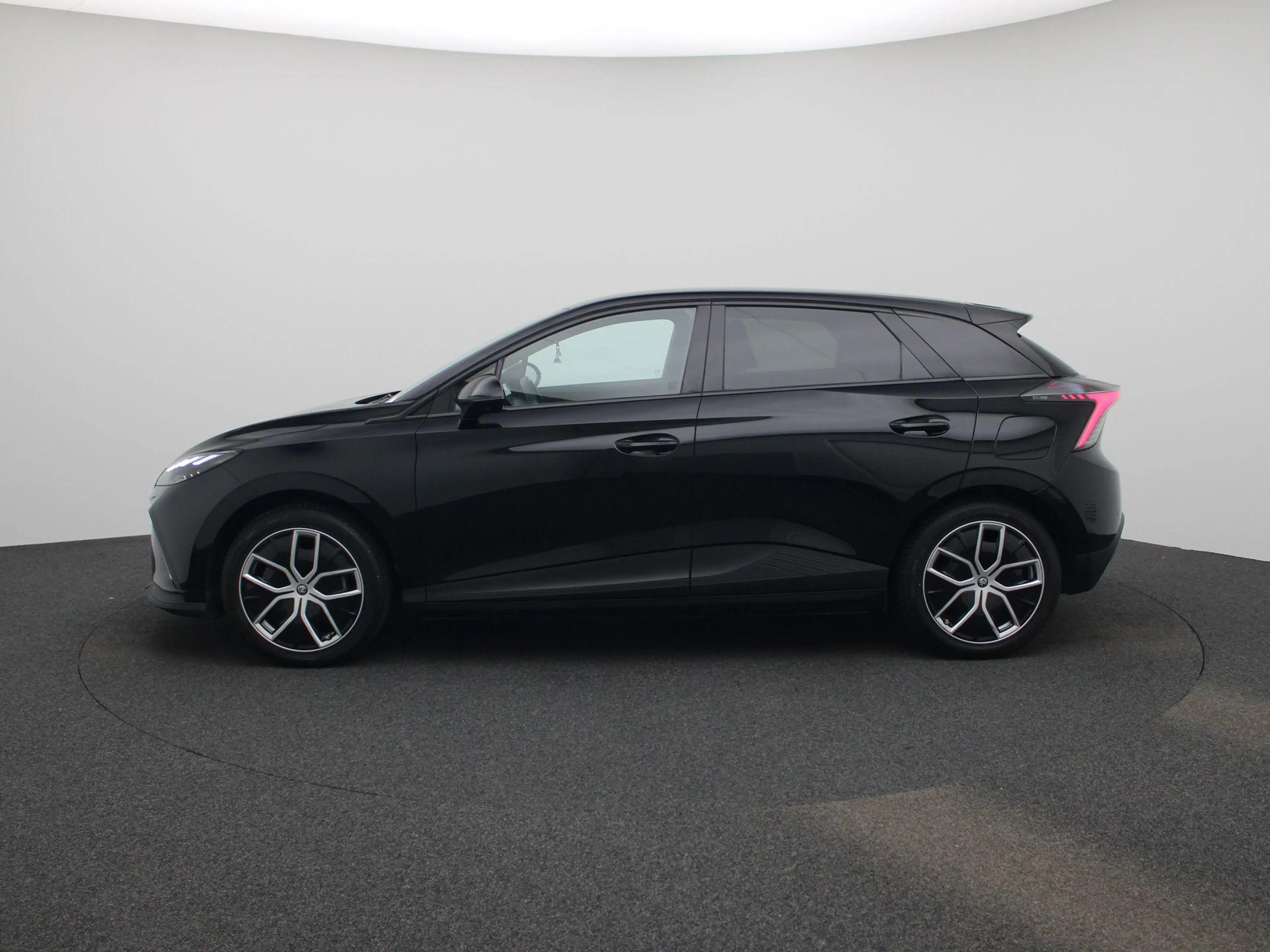 MG MG4 Electric Luxury 64 kWh | WLTP 435 KM | Navi | ACC — photo 5