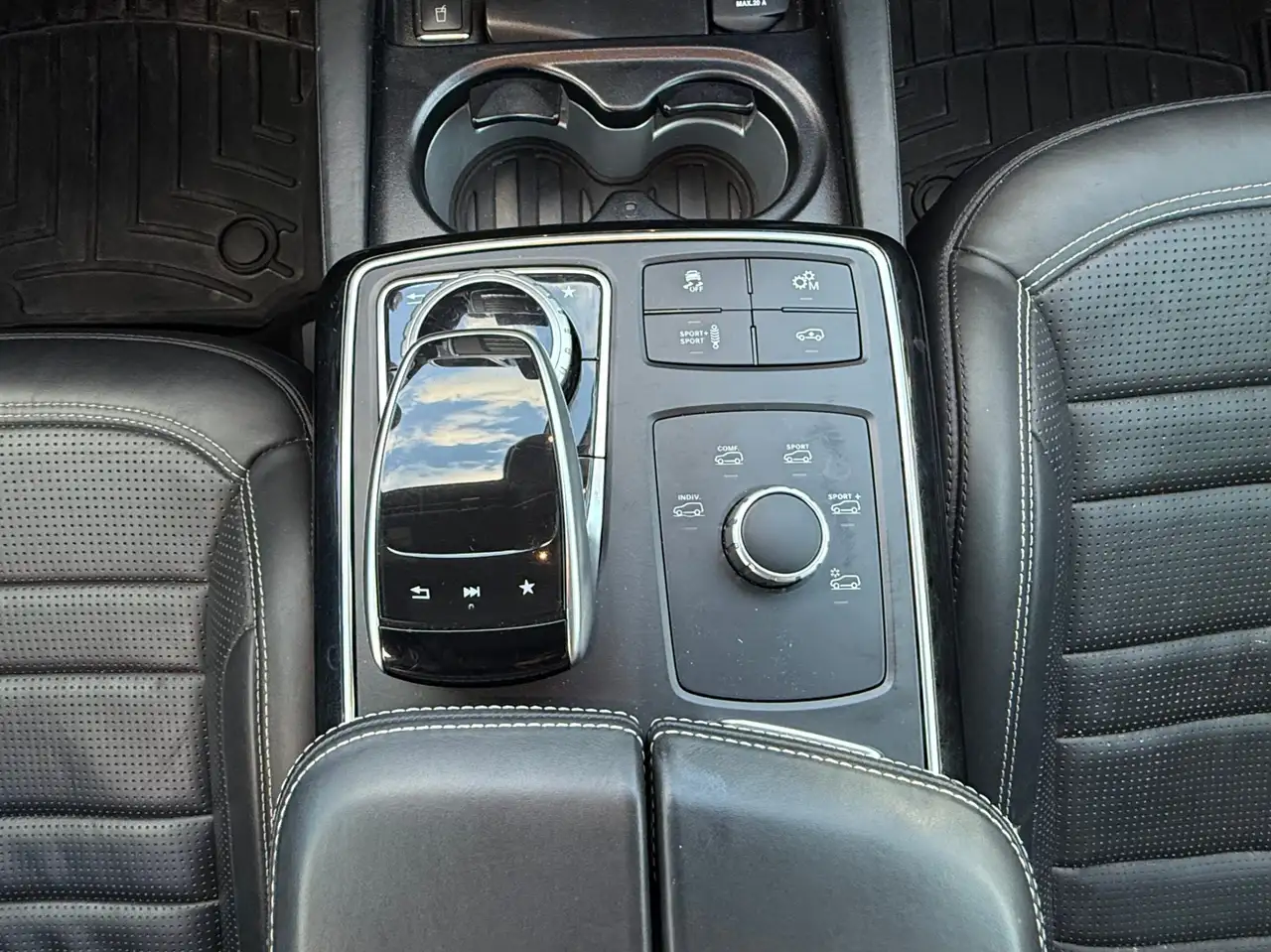 Mercedes-Benz GLS снимка Mercedes-Benz GLS