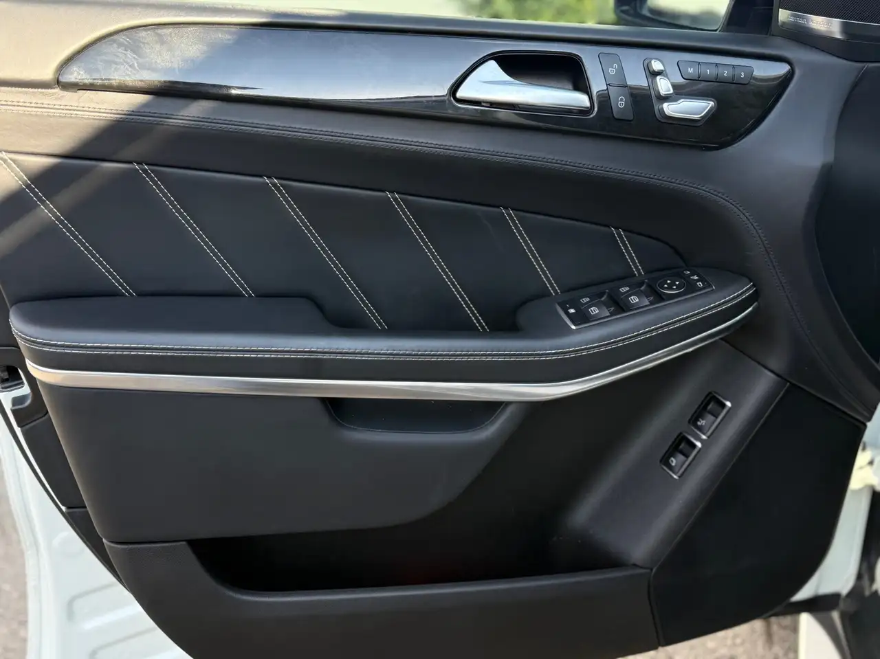 Mercedes-Benz GLS снимка Mercedes-Benz GLS