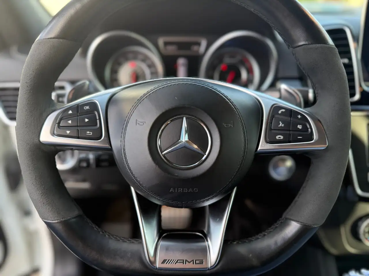 Mercedes-Benz GLS снимка Mercedes-Benz GLS