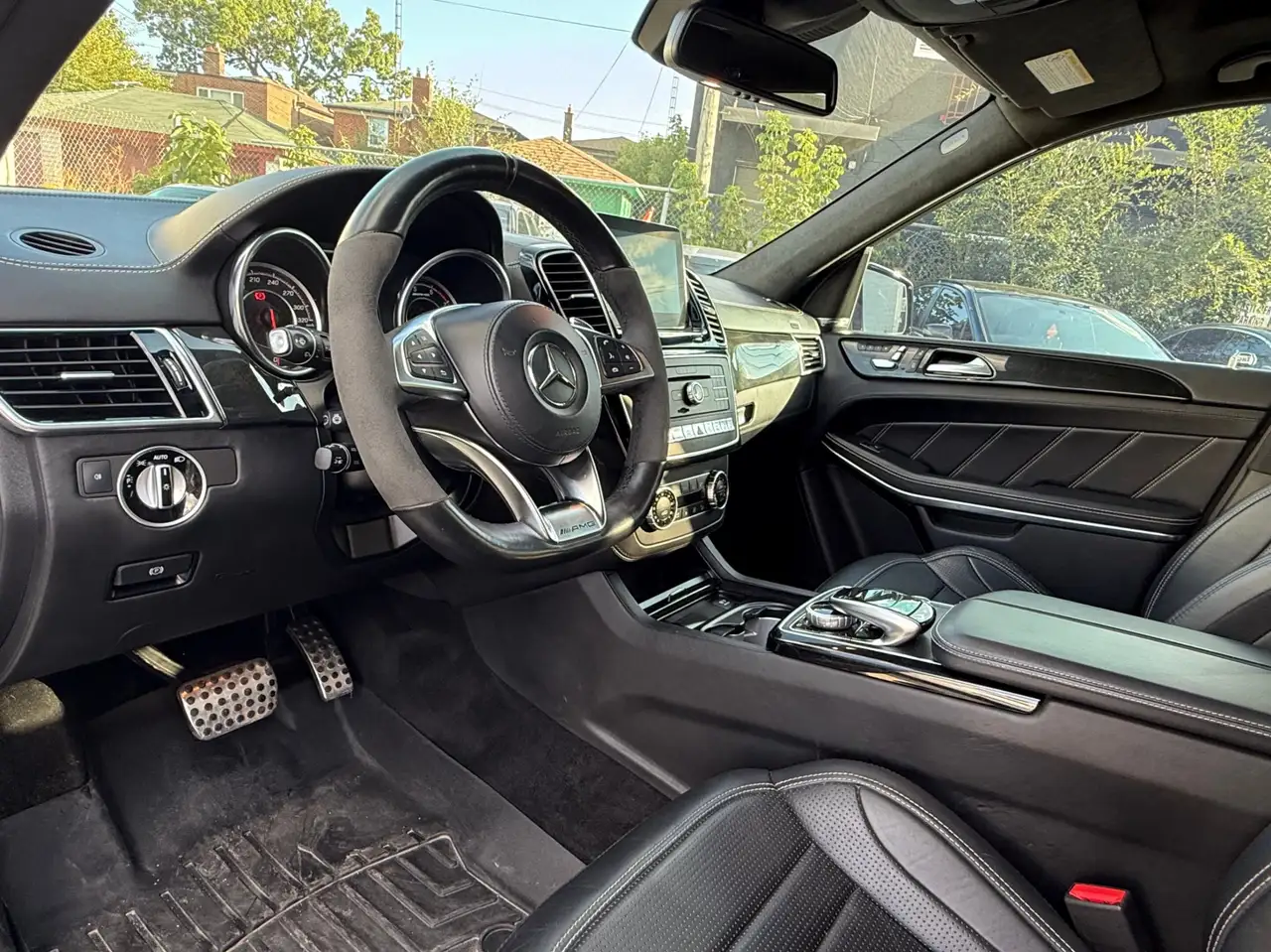 Mercedes-Benz GLS снимка Mercedes-Benz GLS
