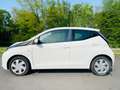 Toyota Aygo 1.0i VVT-i x-play and pack x-pure White - thumbnail 2