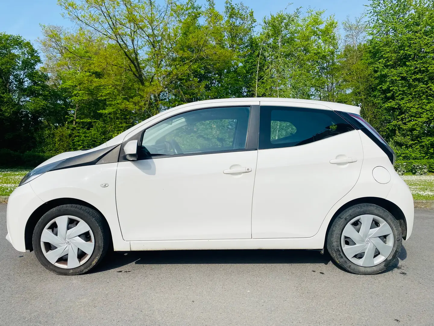 Toyota Aygo 1.0i VVT-i x-play and pack x-pure White - 2