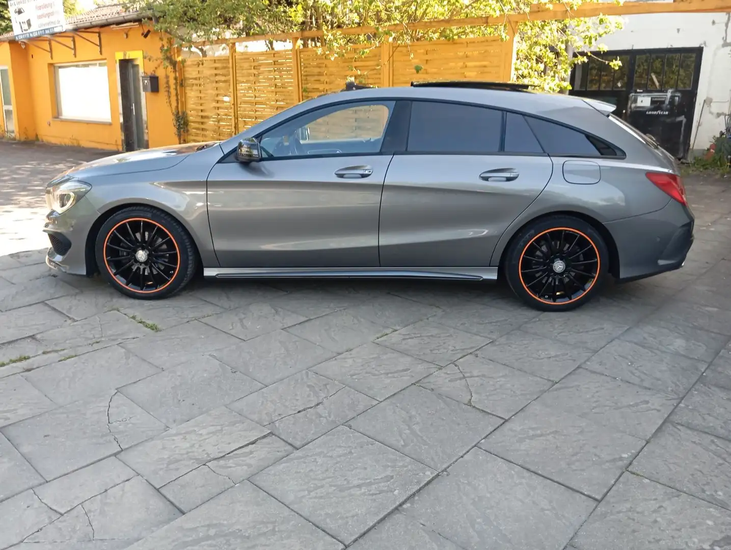Mercedes-Benz CLA 180 AMG Line Navi Pano Xenon Серый - 2