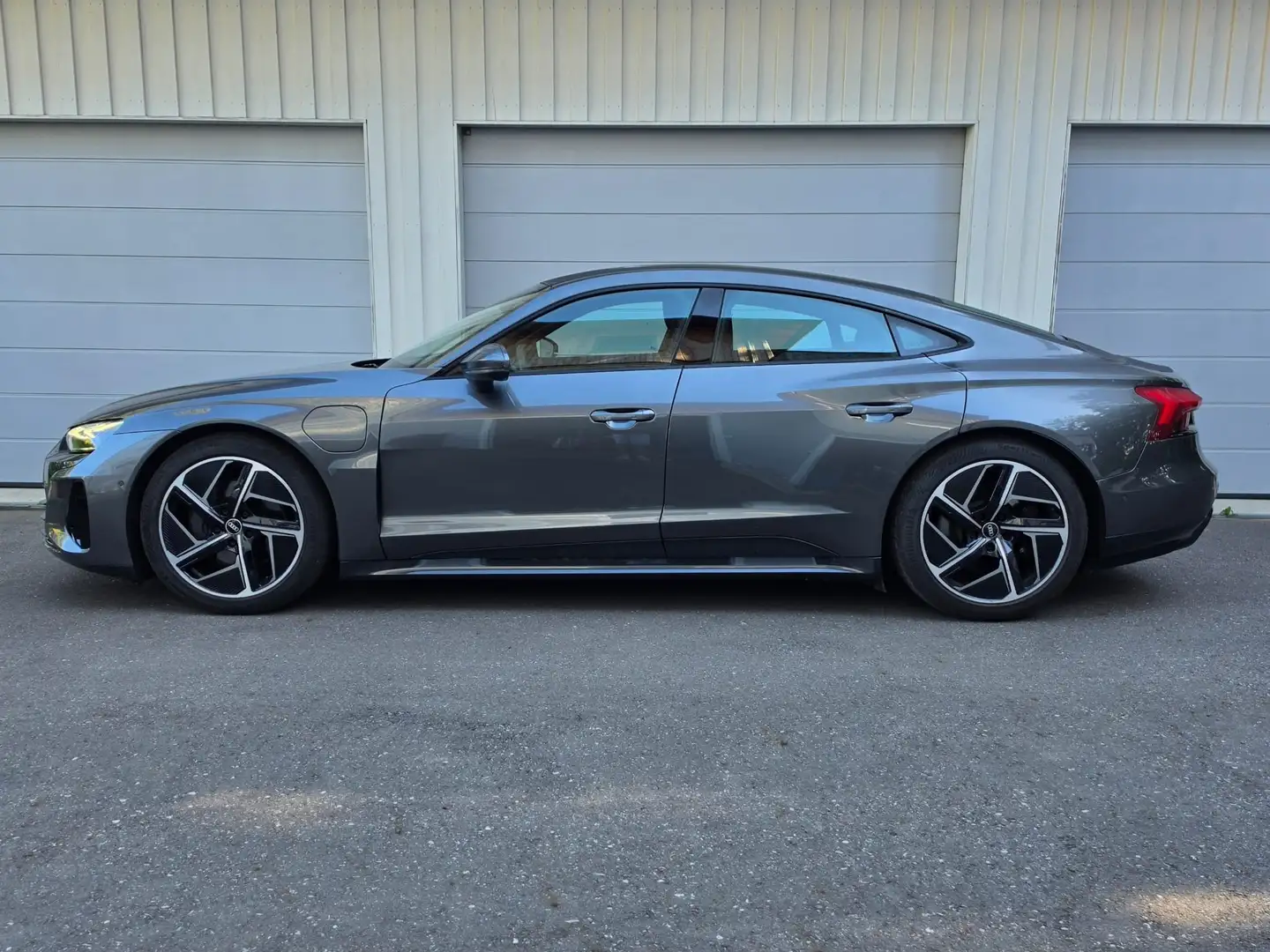 Audi e-tron GT quattro Luft 360° Sportsitze plus Batteriezert. Grau - 2