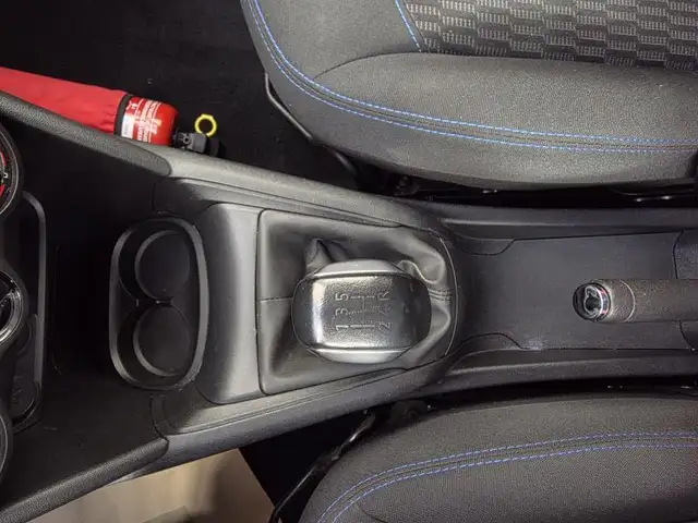 Peugeot 208 view 14