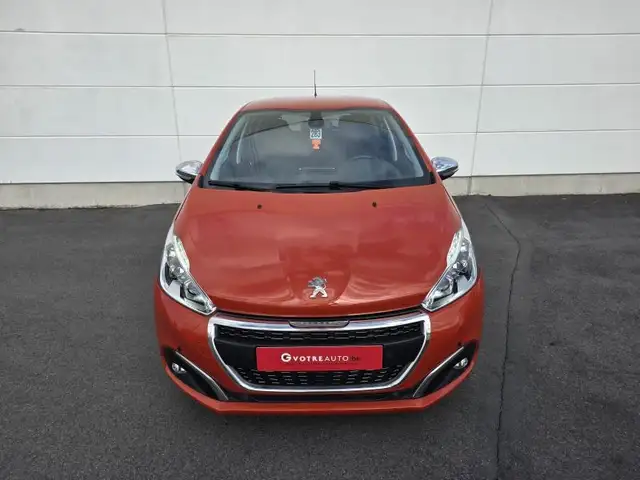 Peugeot 208 view 2