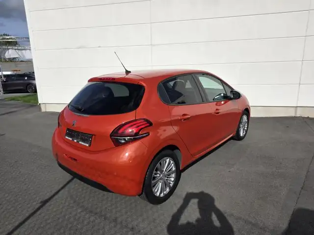 Peugeot 208 view 8