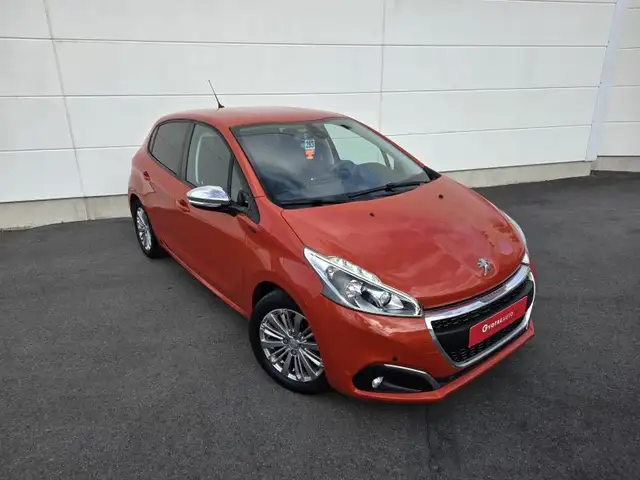 Peugeot 208 view 3