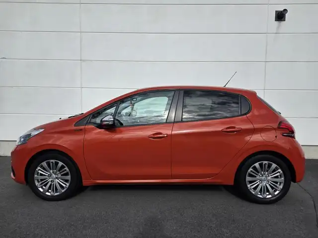 Peugeot 208 view 4