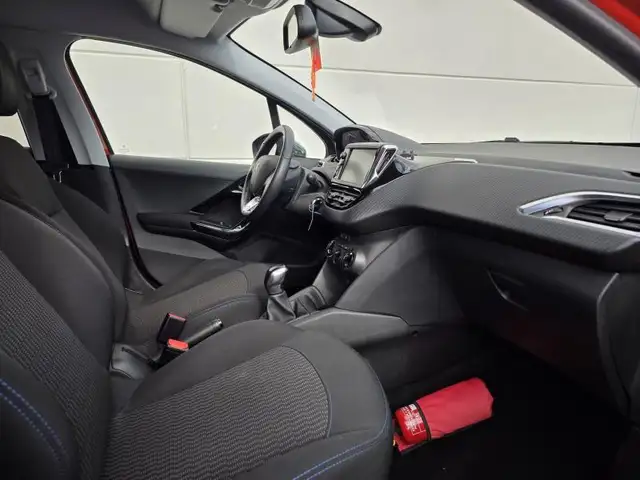Peugeot 208 view 15