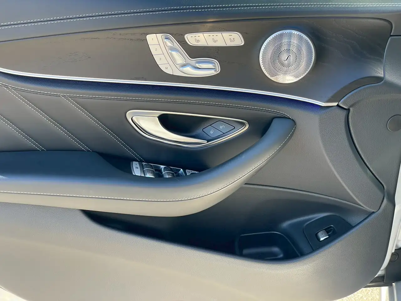 Mercedes-Benz E-Class fotografie Mercedes-Benz E-Class