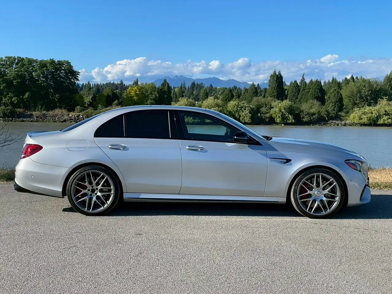 Mercedes-Benz E-Class fotografie Mercedes-Benz E-Class