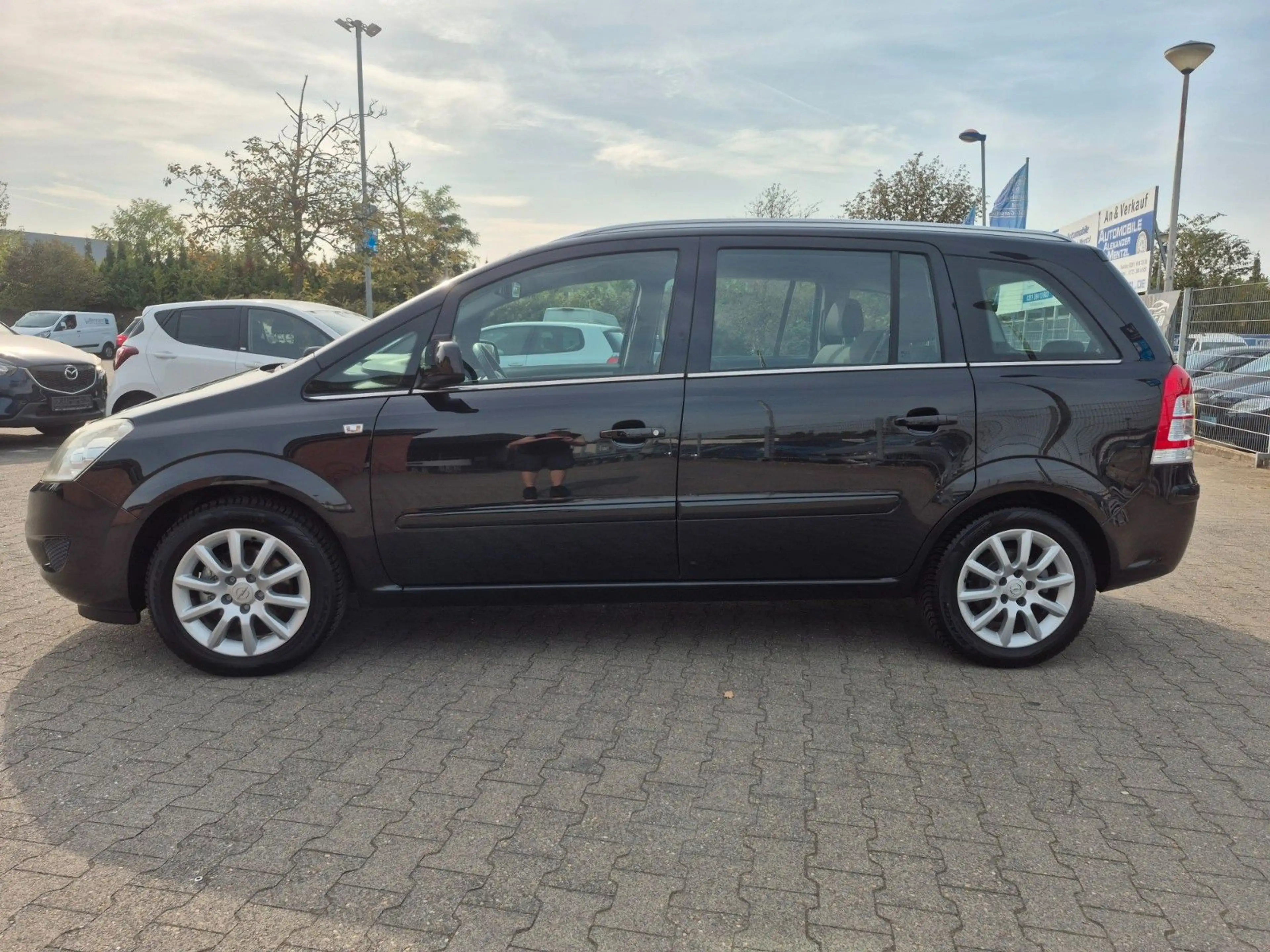 Opel Zafira B Edition Klima AHK Garantie 7 Sitzer — photo 4