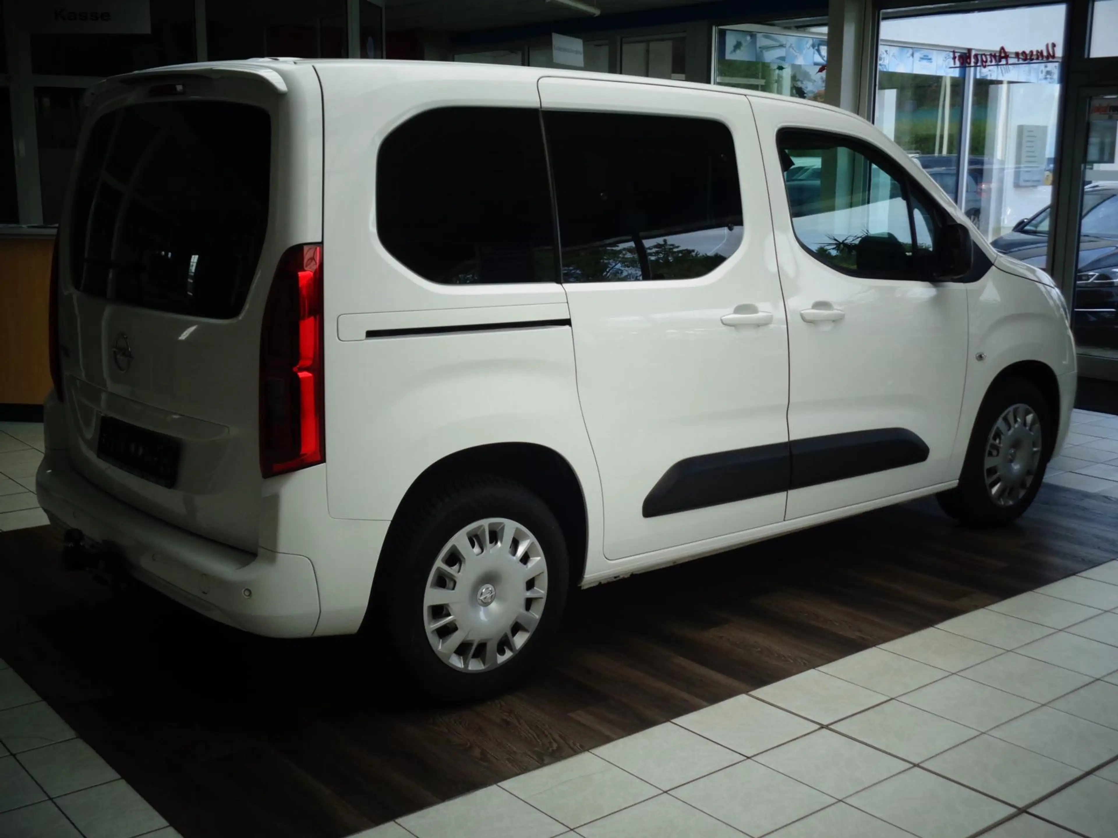 Opel Combo Life Edition Klimaaut.Navi.SHZ.Kamera,AHK — photo 4