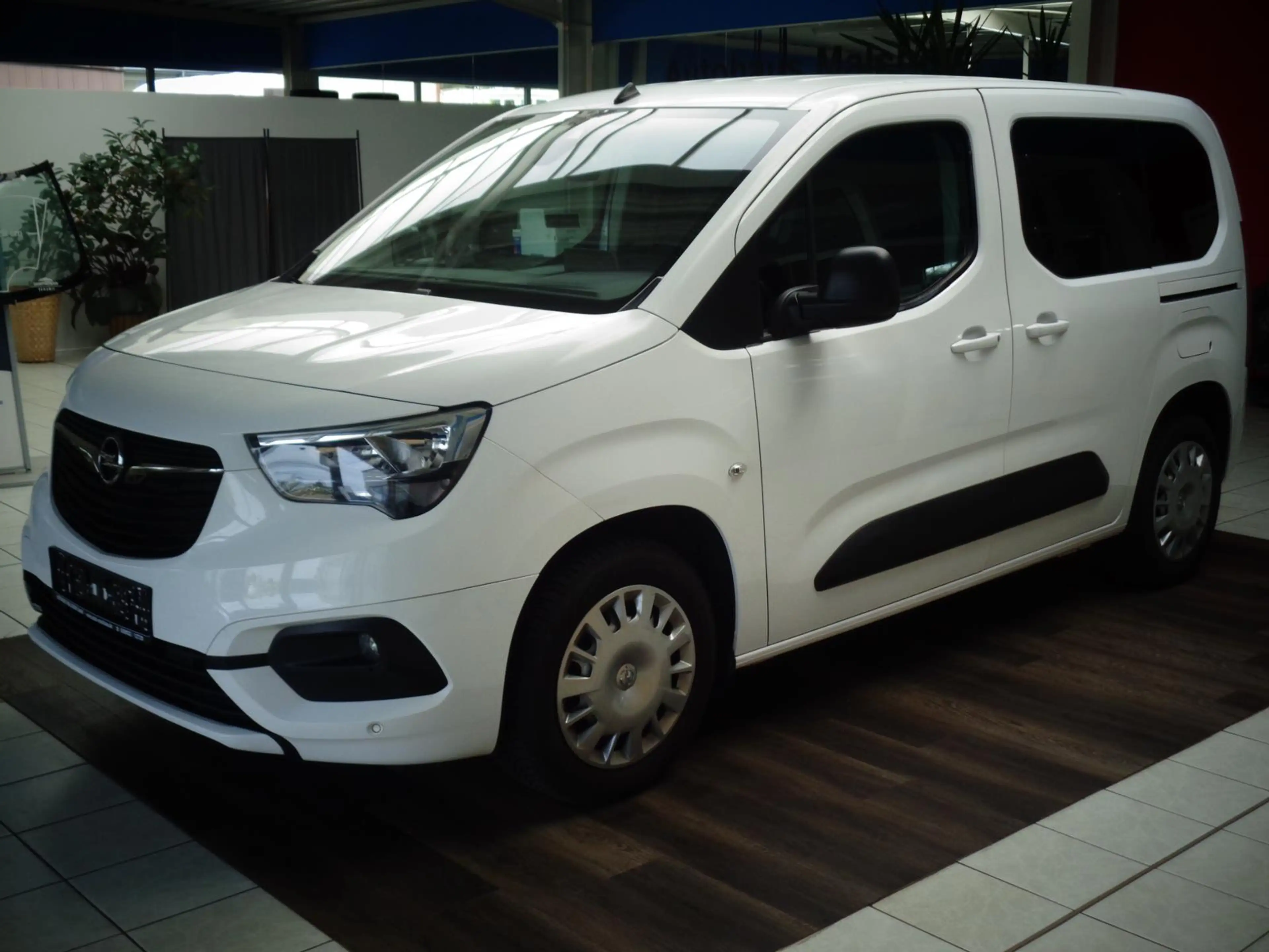 Opel Combo Life Edition Klimaaut.Navi.SHZ.Kamera,AHK — photo 2