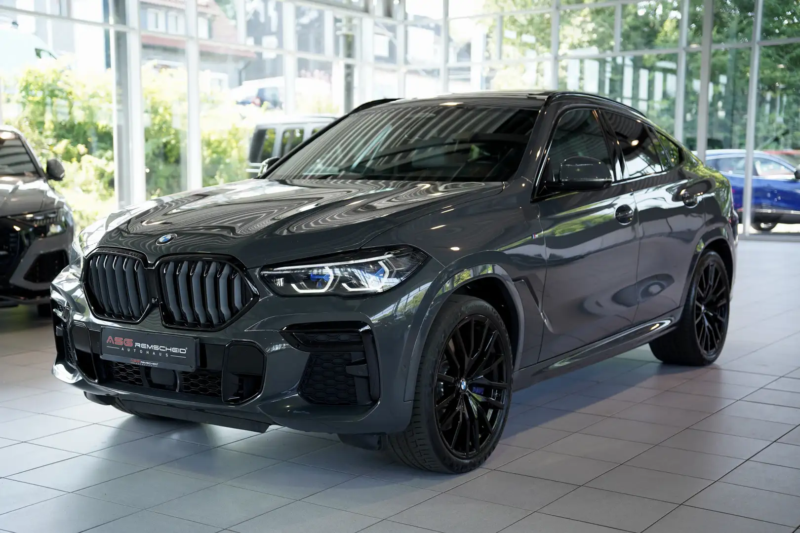 BMW X6 M i *1.H *22 *H-UP*Laser*AHK*H&K*SkyLounge Grau - 2
