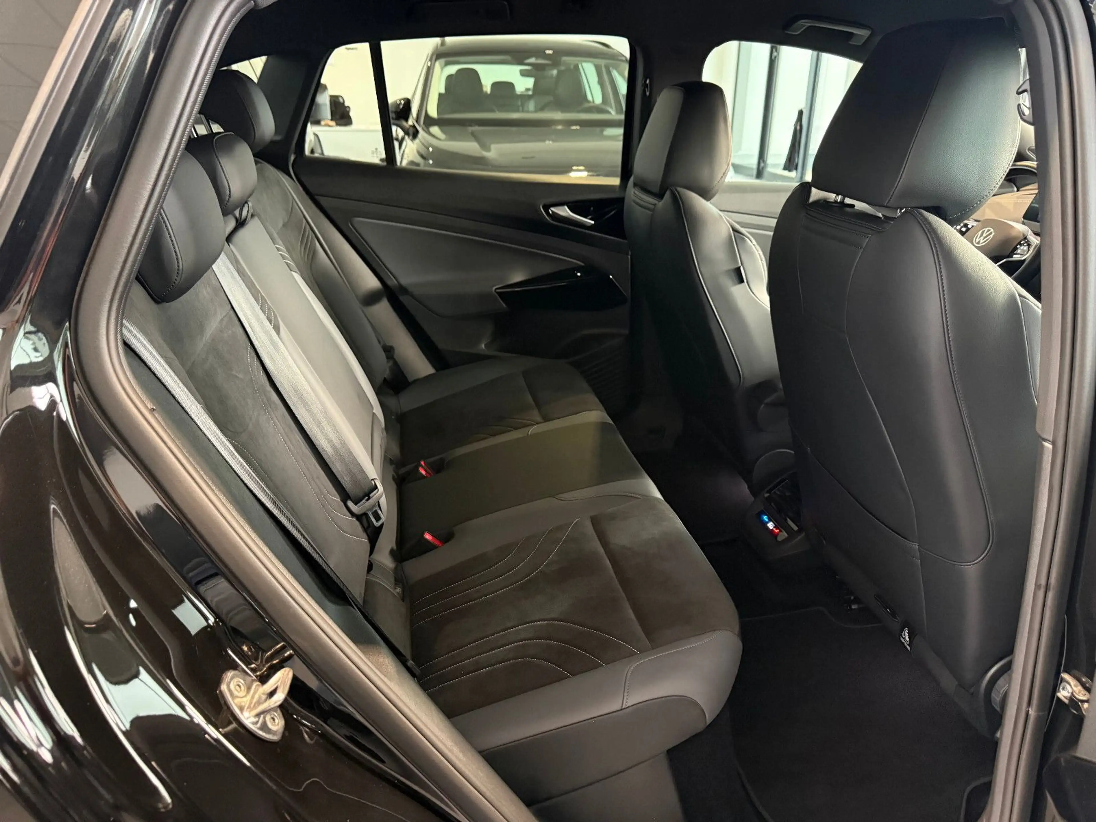 Volkswagen ID.4 Pro Performance 150 kW HUD/MATRIX/KAM/AHK — photo 14