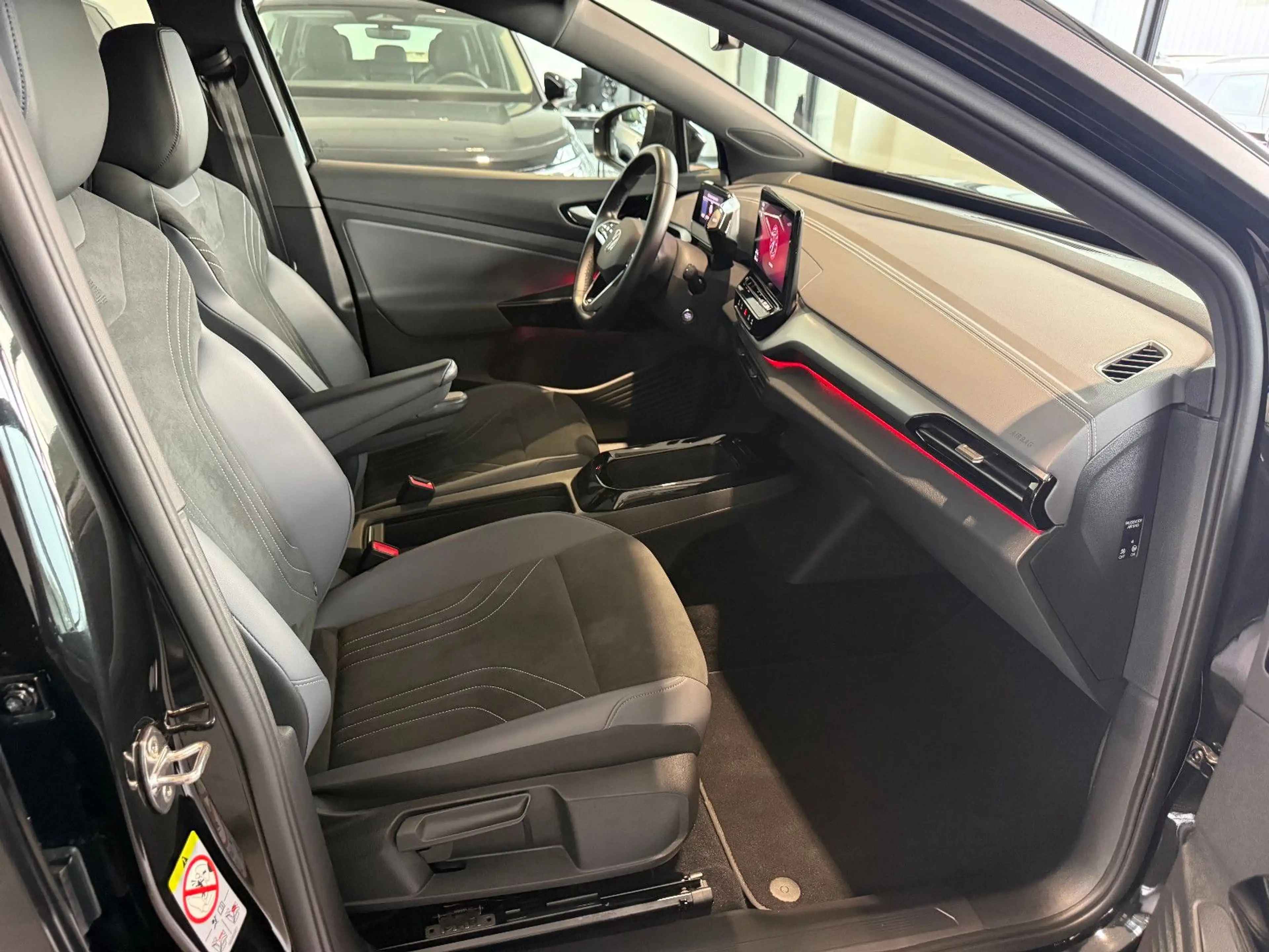 Volkswagen ID.4 Pro Performance 150 kW HUD/MATRIX/KAM/AHK — photo 13