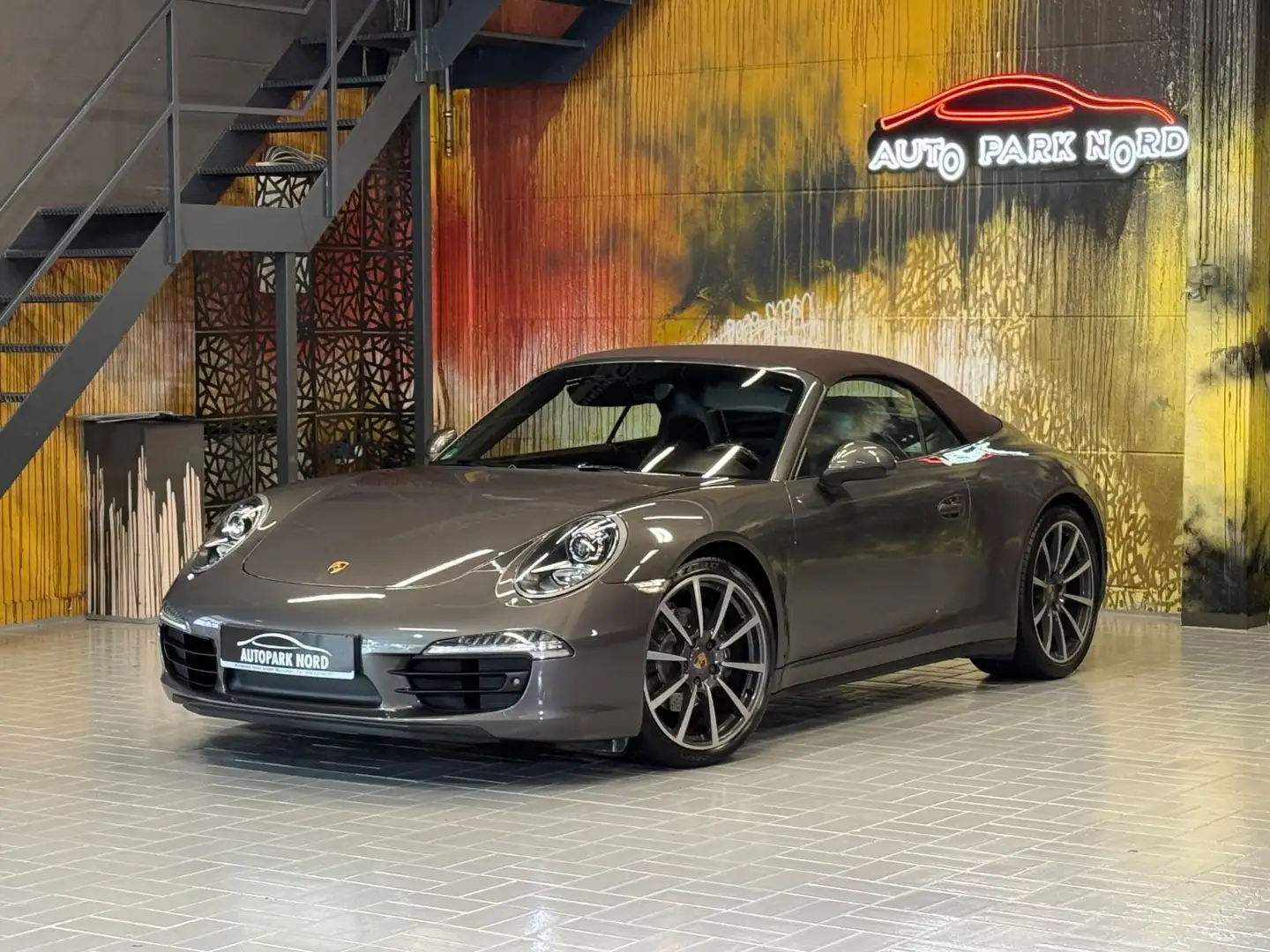 Porsche 911 Carrera 4 Cabrio PDK~LEDER~SPORTABGAS~20" Grau - 1