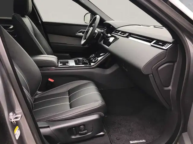 Land Rover Range Rover Velar view 3