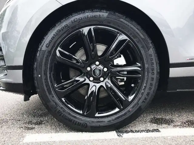 Land Rover Range Rover Velar view 9