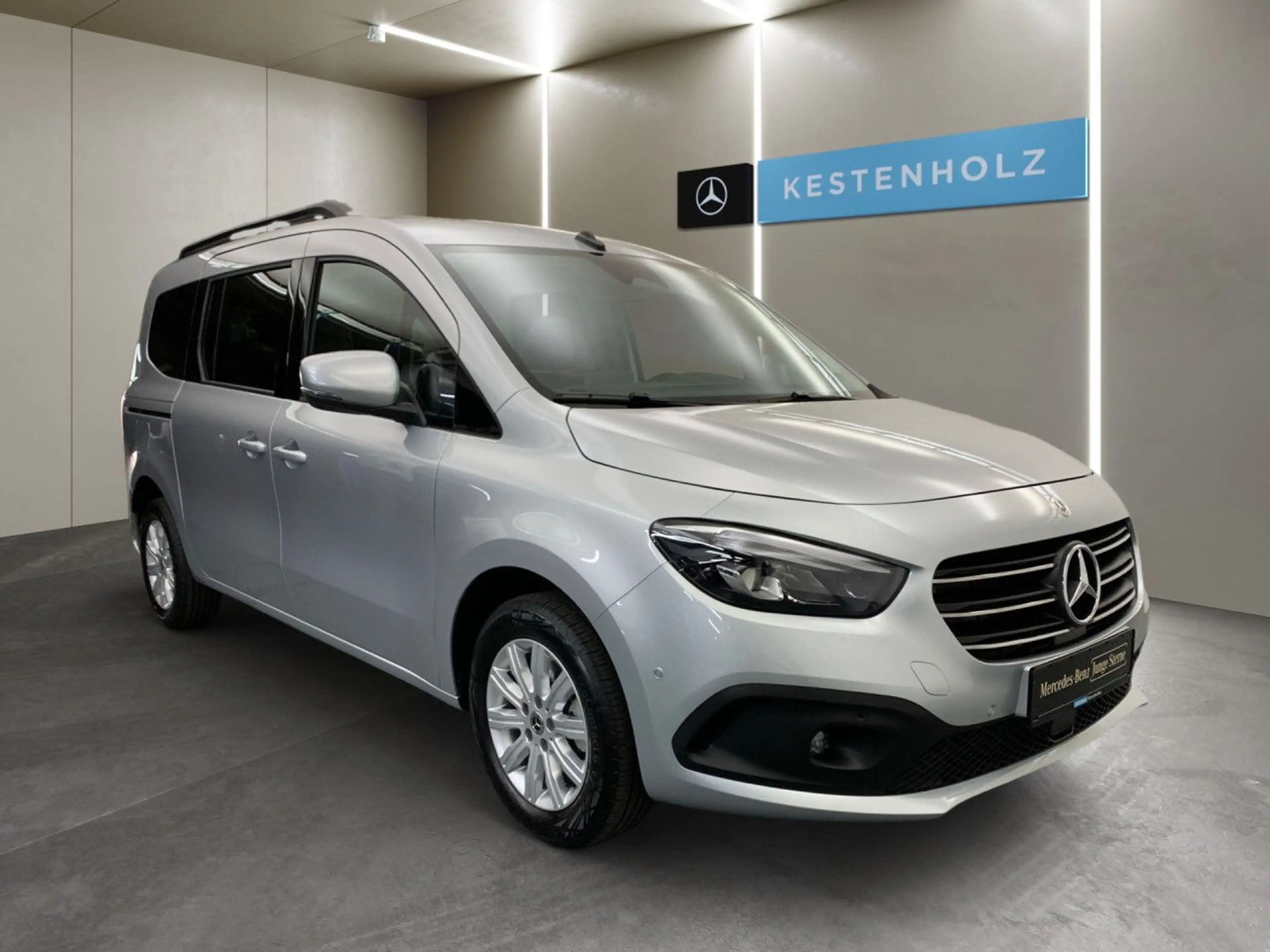 Mercedes-Benz T-Class T 180 Lang LED AHK Keyl-GO Kamera Spurhalt-Ass PTS — photo 3