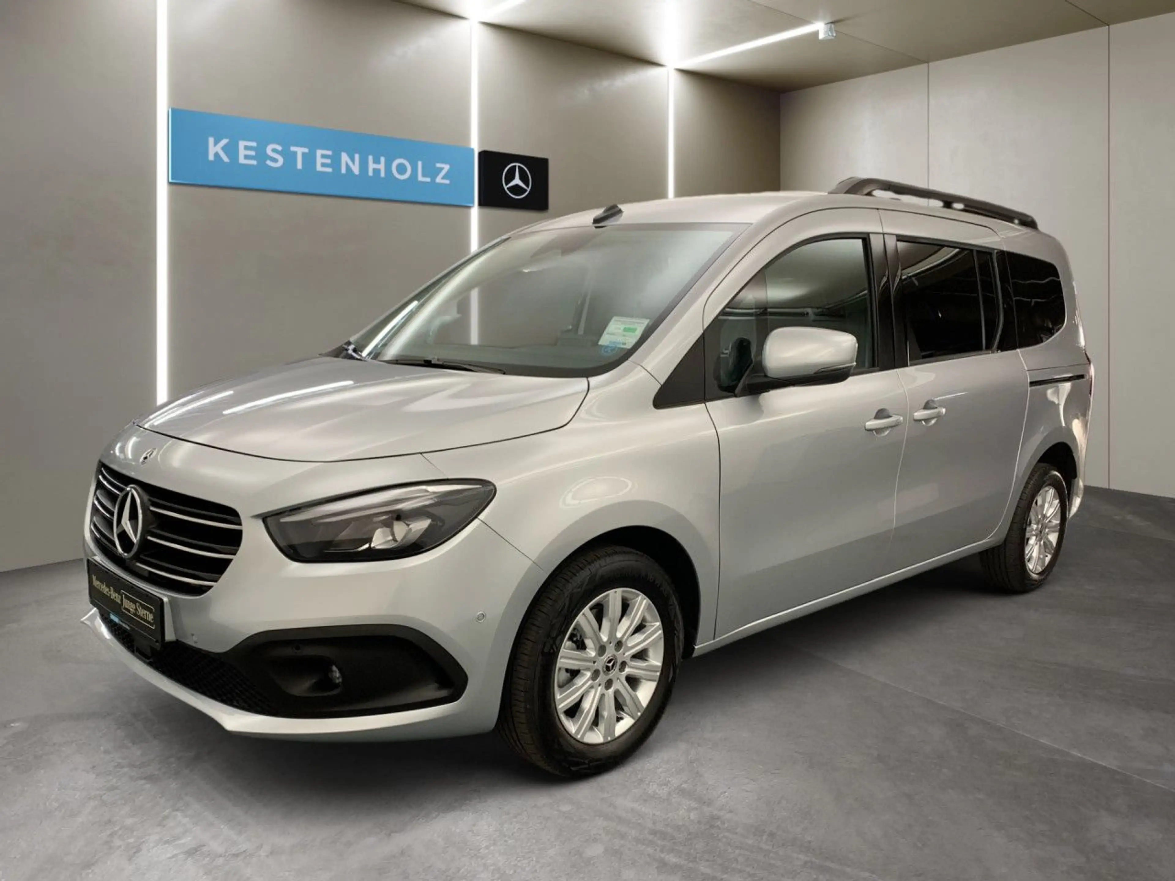 Mercedes-Benz T-Class T 180 Lang LED AHK Keyl-GO Kamera Spurhalt-Ass PTS — photo 2