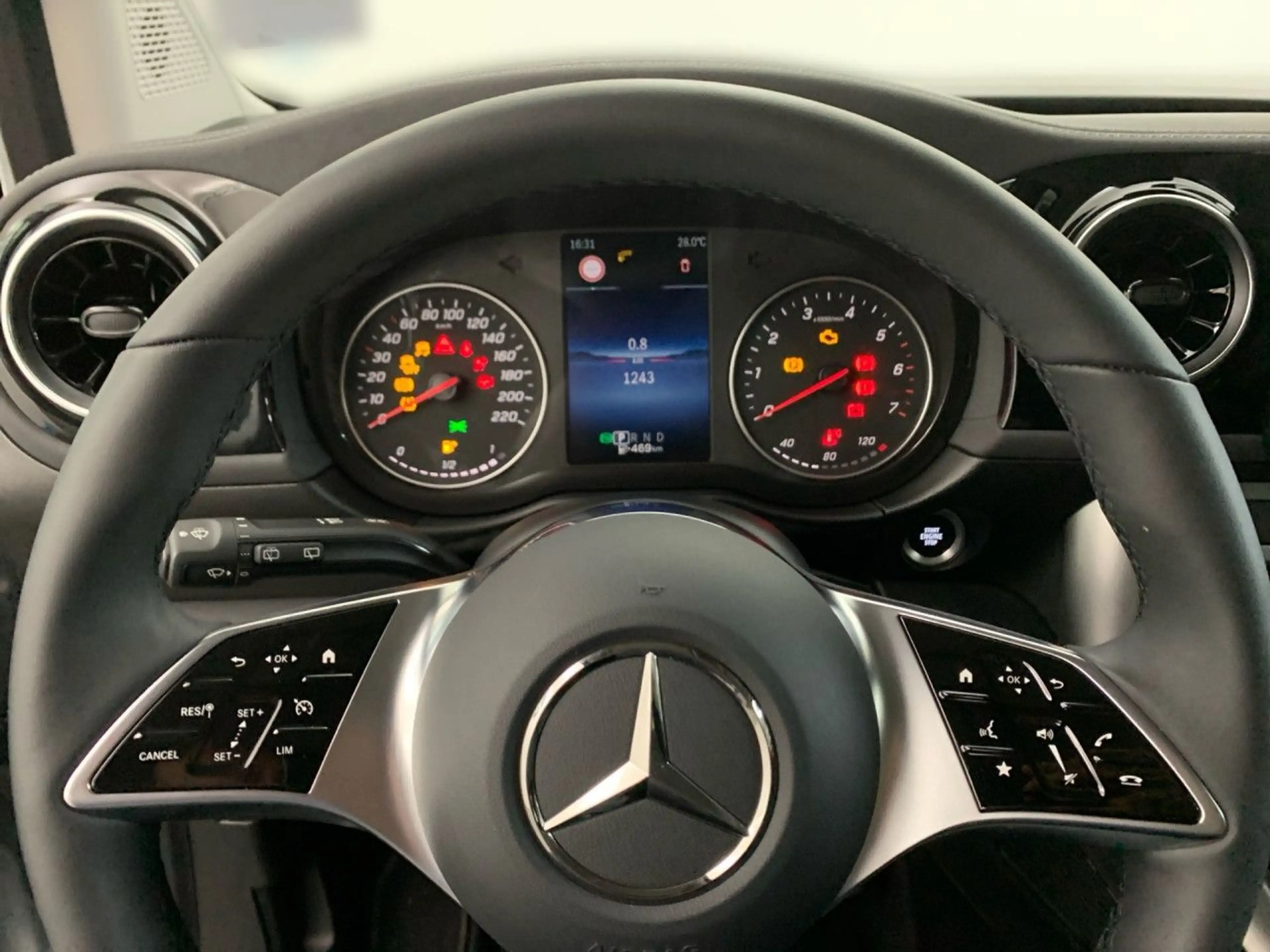 Mercedes-Benz T-Class T 180 Lang LED AHK Keyl-GO Kamera Spurhalt-Ass PTS — photo 9