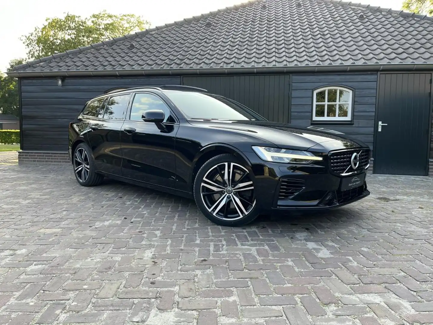 Volvo V60 2.0 T6 Recharge AWD R-Design| Pano| ACC| Leer| Car Zwart - 2