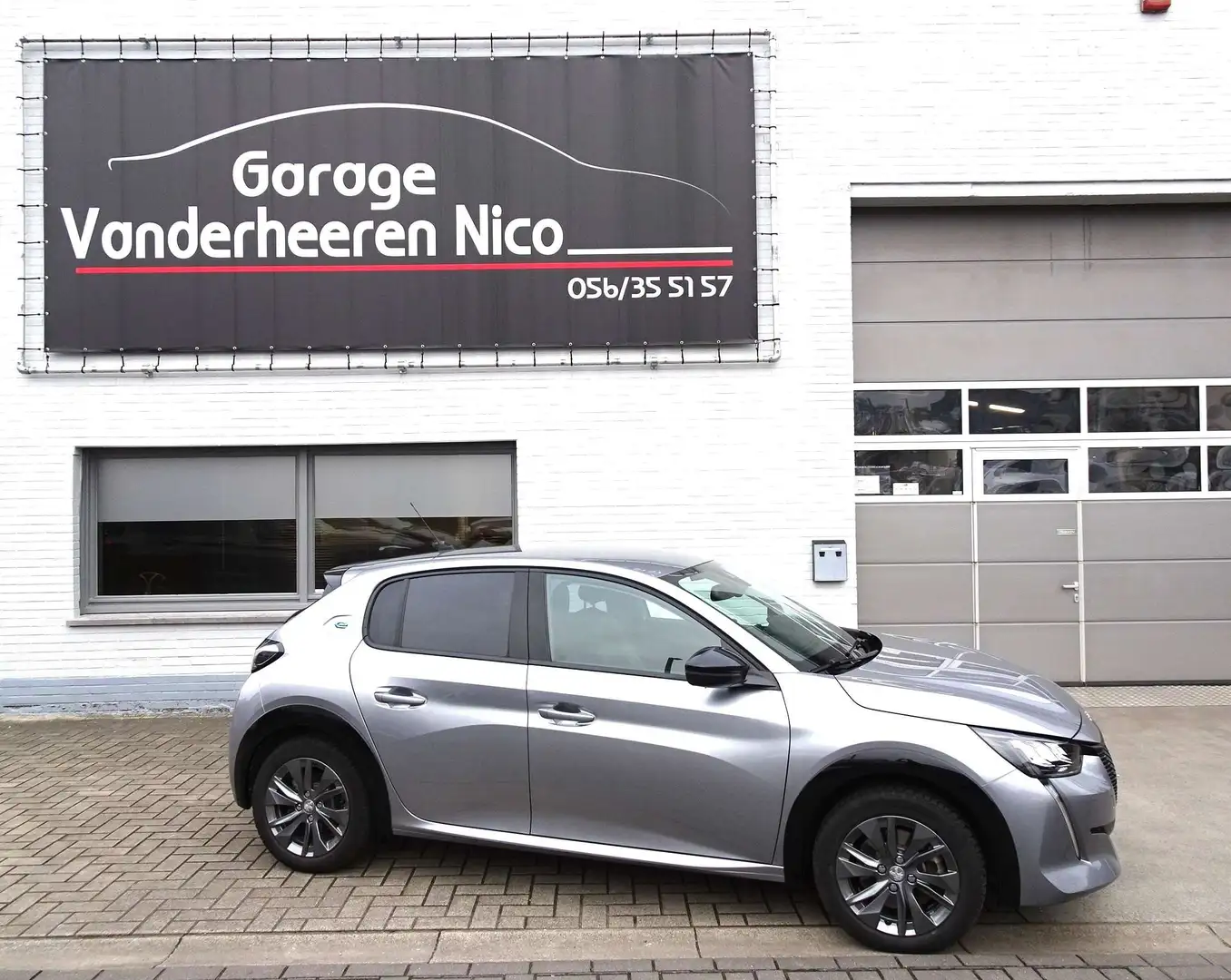 Peugeot e-208 50kWh Allure CARPLAY,CAMERA,NAVI,CRUISE,LED,BLUETH Gris - 1