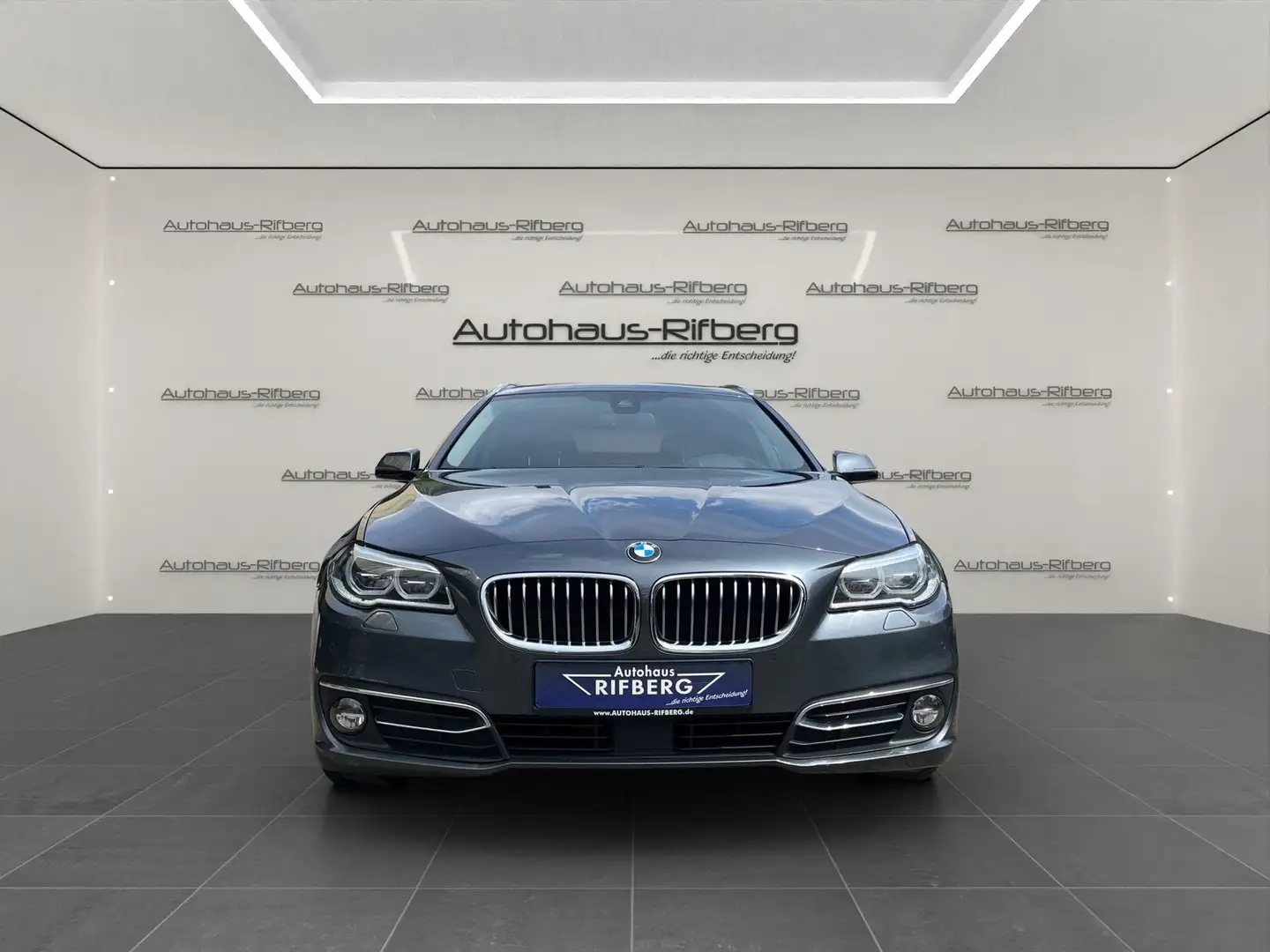 BMW 520 d 8-G Luxury PanD/HUD/Leder/AHK/DrivingAss+ Gris - 2