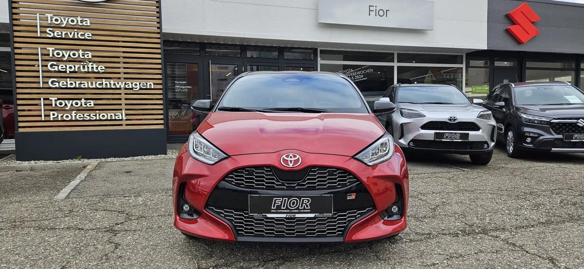 Toyota Yaris Hybrid GR Sport Rot - 2