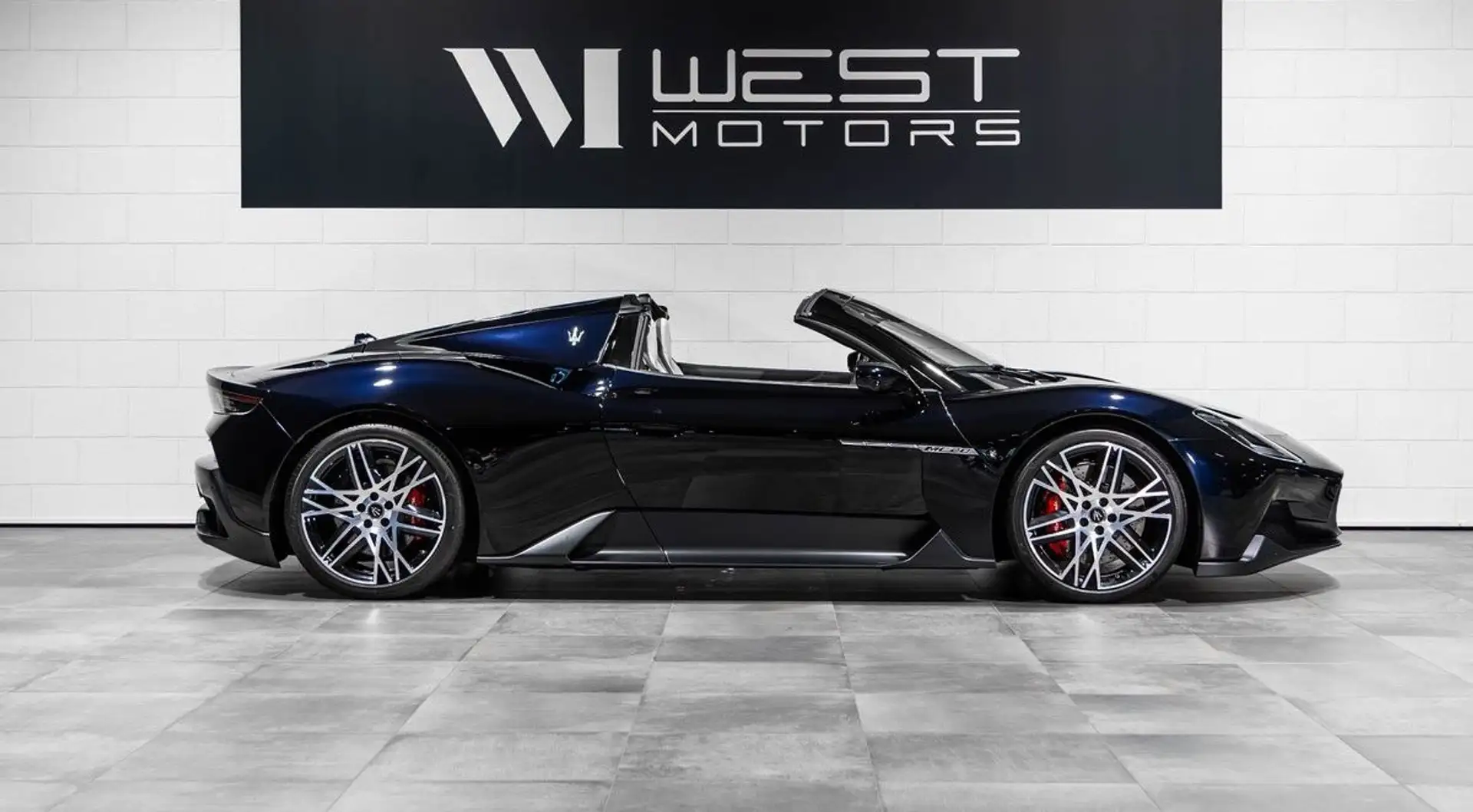 마세라티 MC20 Cabriolet 2023 블랙 사진 3