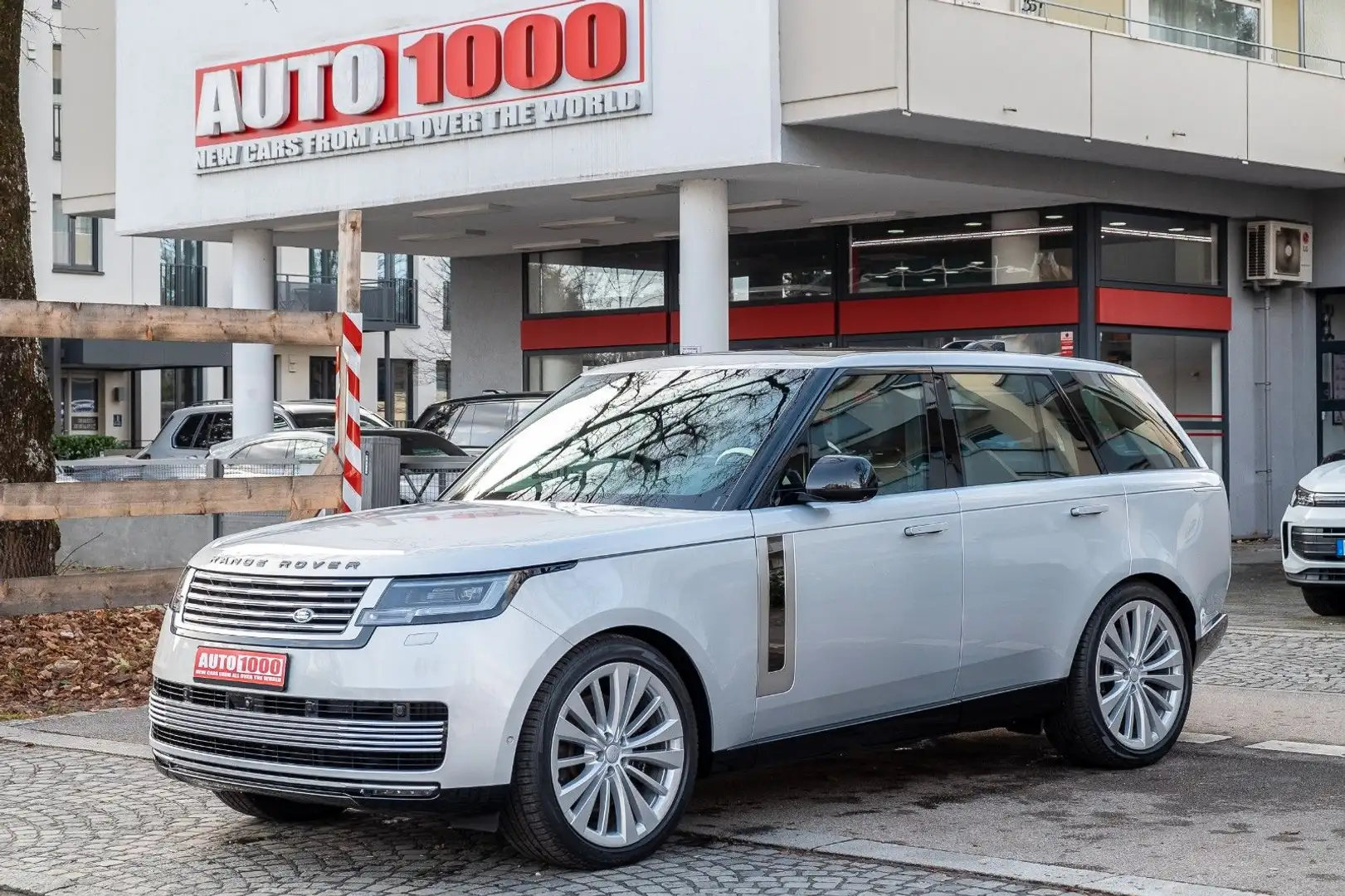 Land Rover Range Rover 4.4 P615 SWB SV / Plateado - 1