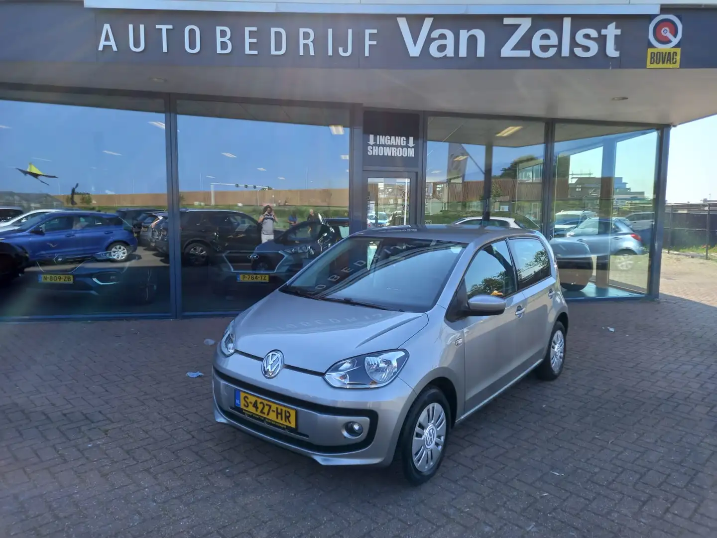 Volkswagen up! 1.0 move up! BlueMotion, Airco, Multimedia, Stoelv Gris - 1