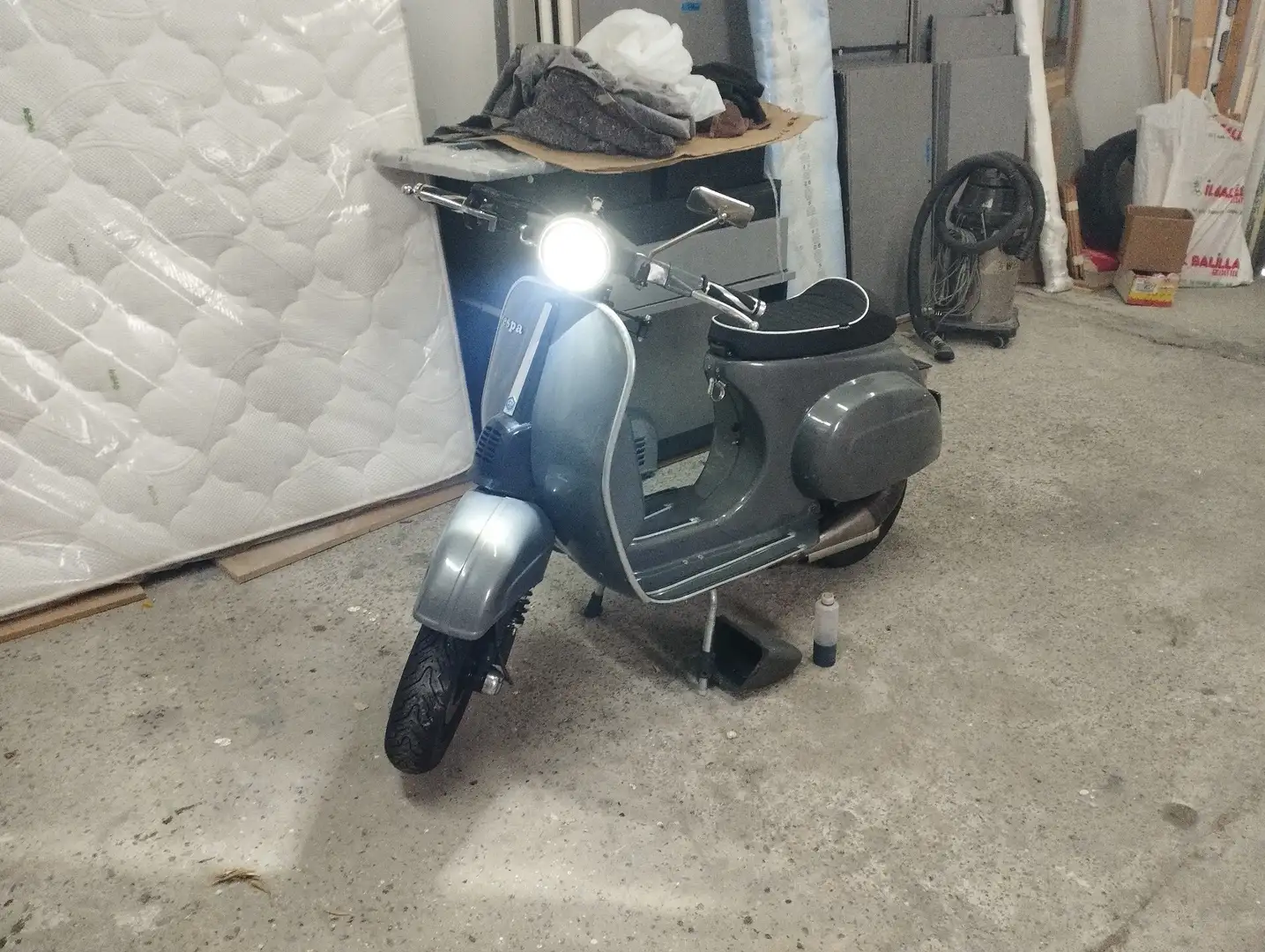 Vespa Special 50 Gris - 1