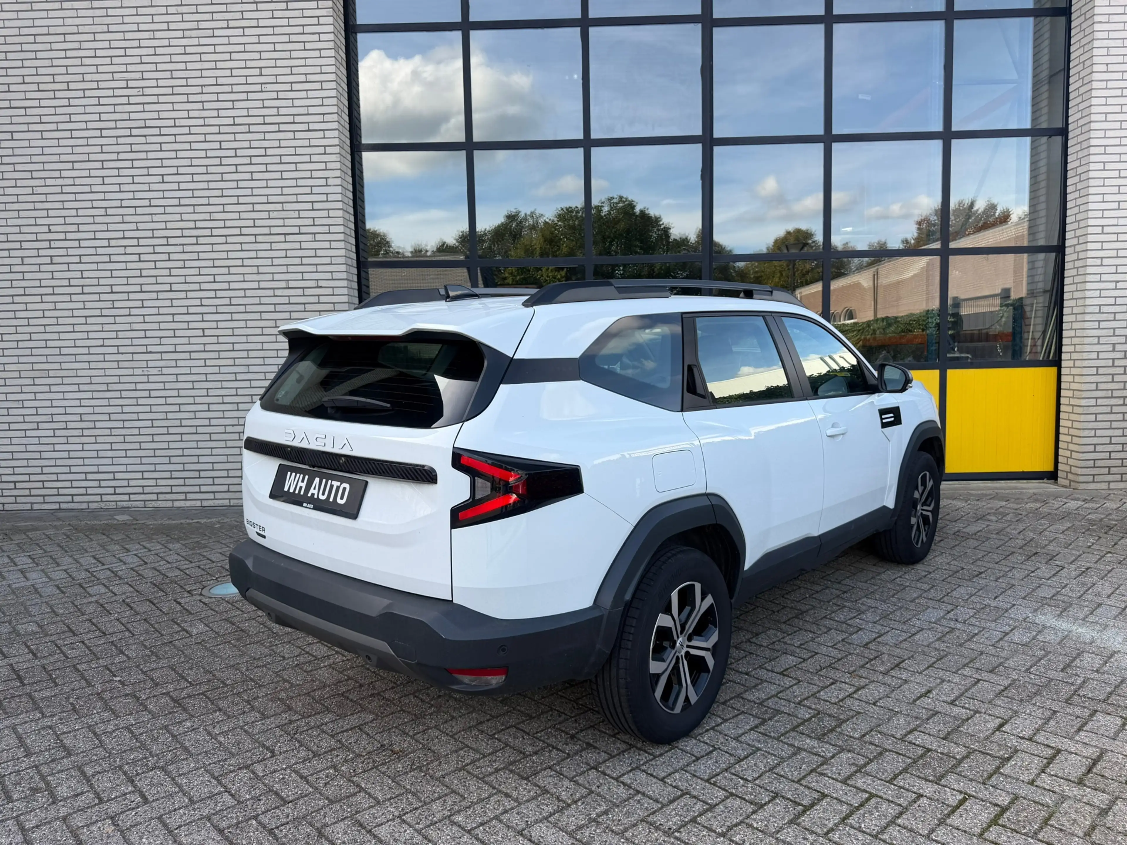 Dacia Bigster 1.8 Hybrid 155 Expression, lage kilometers — photo 3