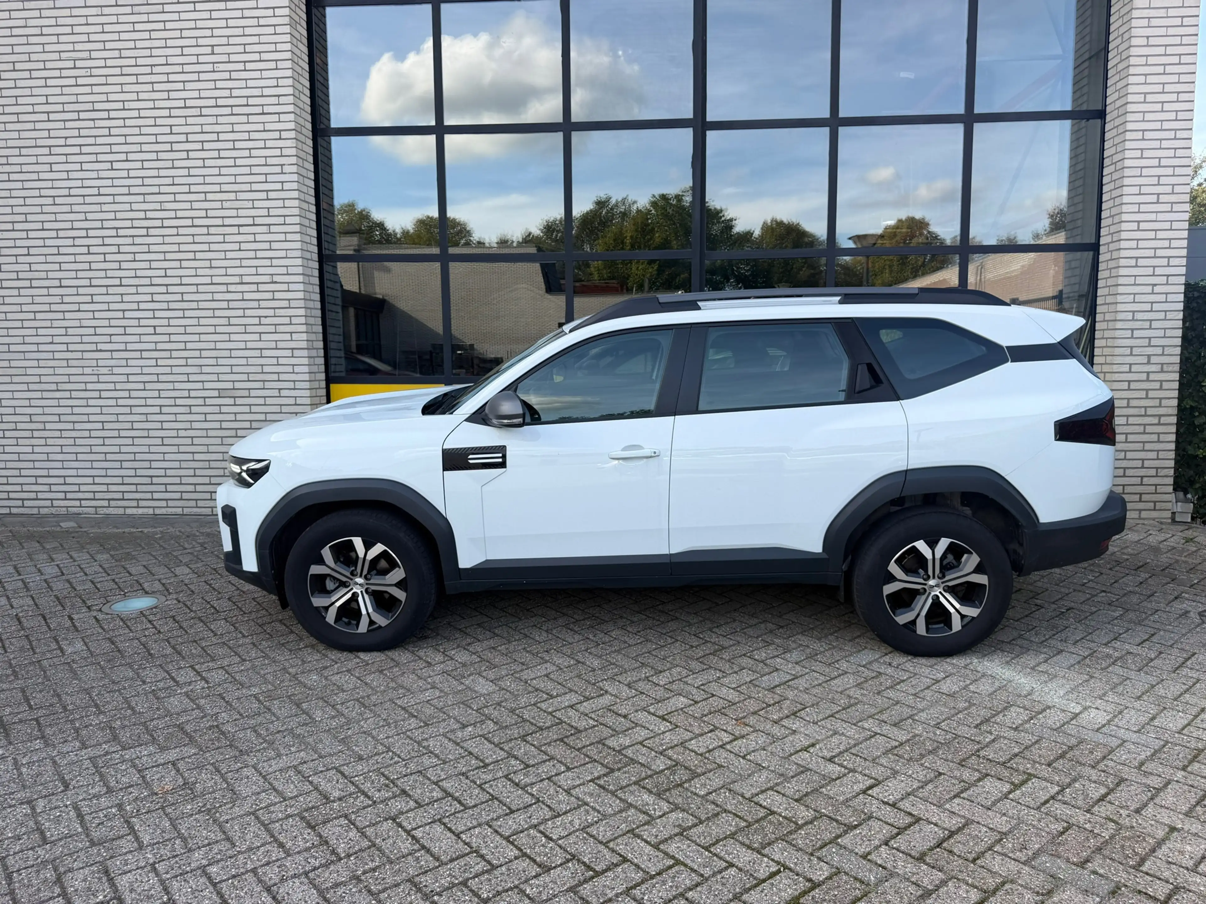 Dacia Bigster 1.8 Hybrid 155 Expression, lage kilometers — photo 2
