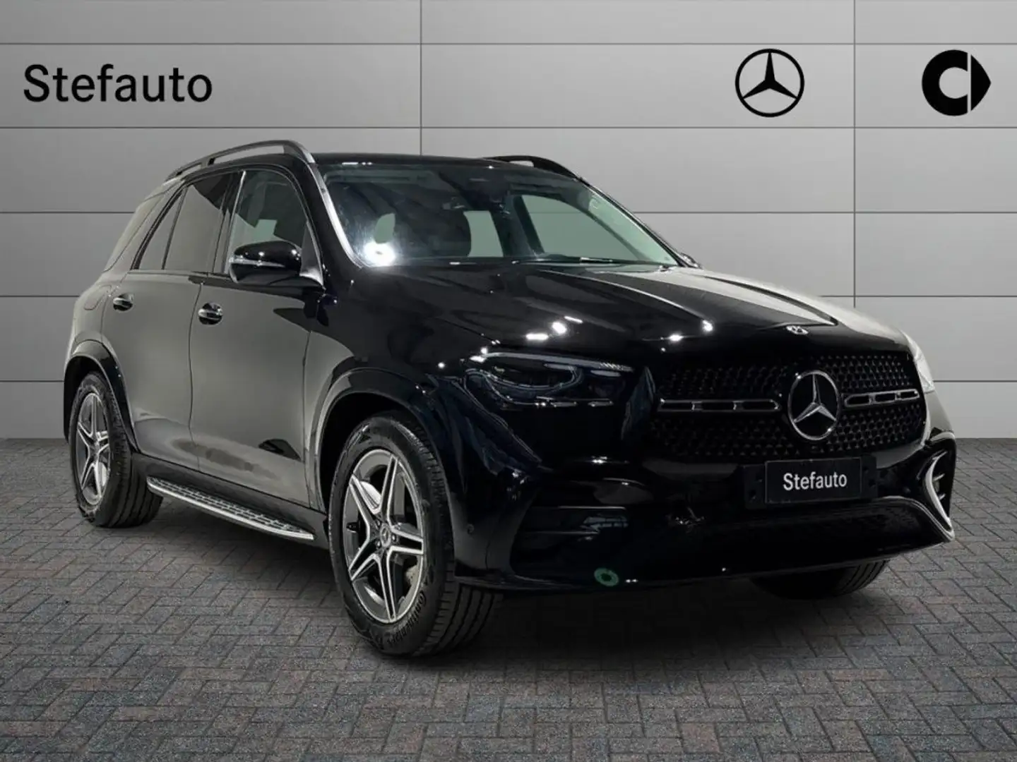 Mercedes-Benz GLE 300 d 4Matic Mild Hybrid AMG Line Advanced Plus Zwart - 1