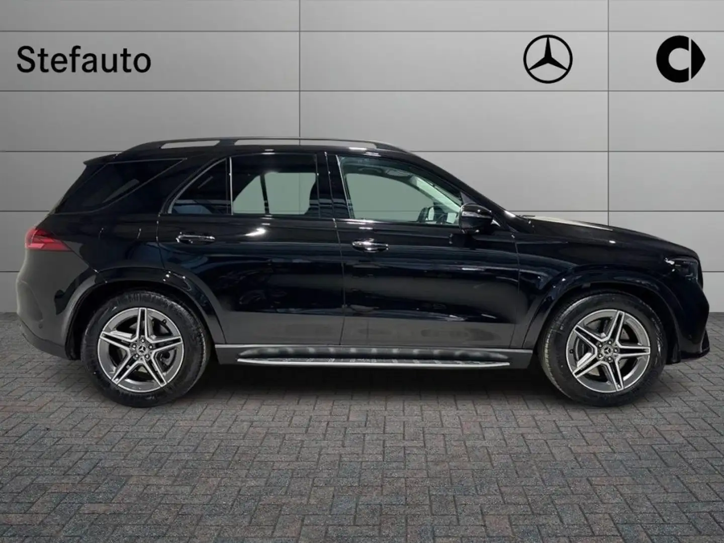 Mercedes-Benz GLE 300 d 4Matic Mild Hybrid AMG Line Advanced Plus Zwart - 2