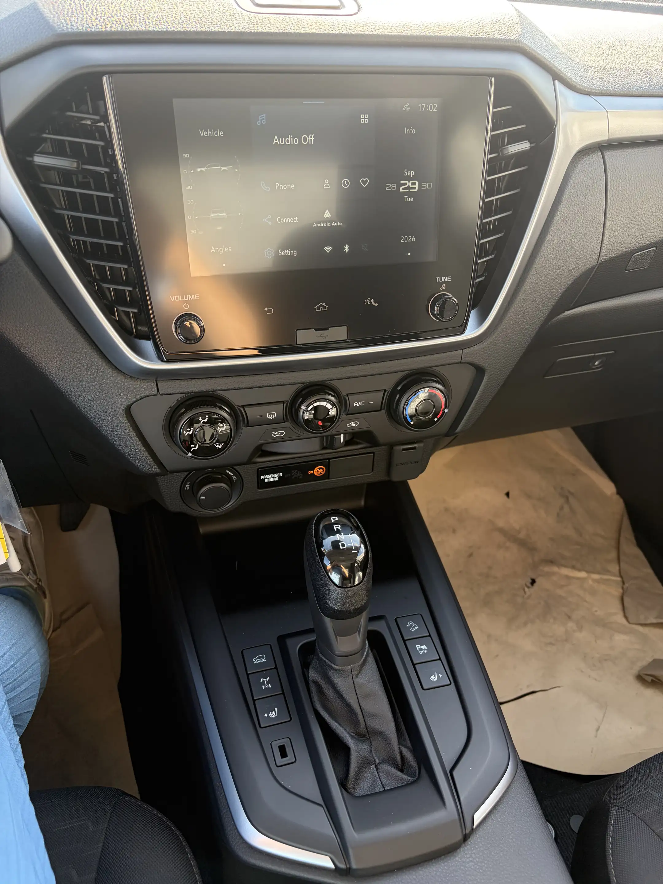 Isuzu D-Max 2.2, Double Cab 4WD Autm. LS — photo 11