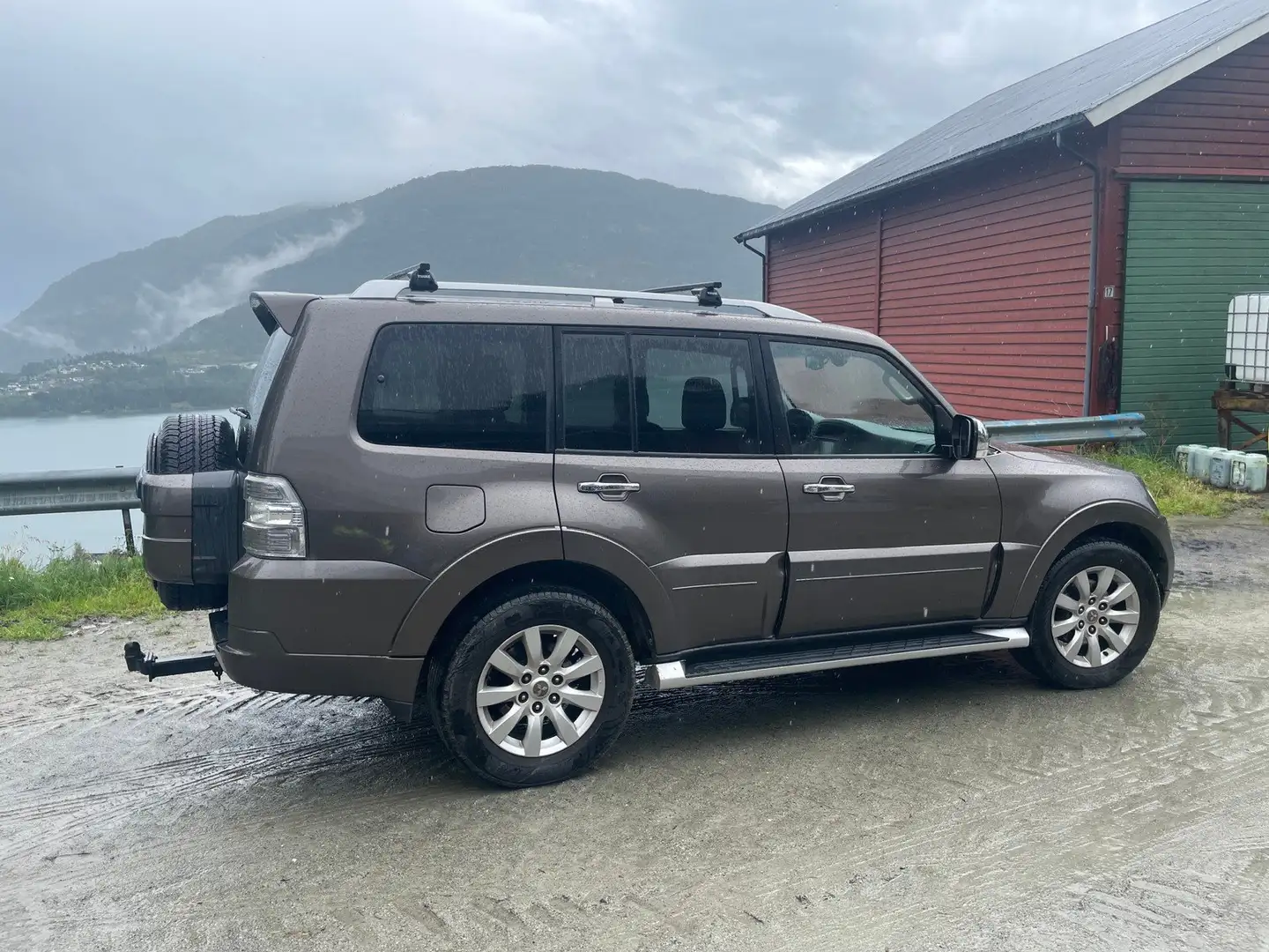 Mitsubishi Pajero Pajero 3.2 DI-D Automatik Instyle Braun - 2