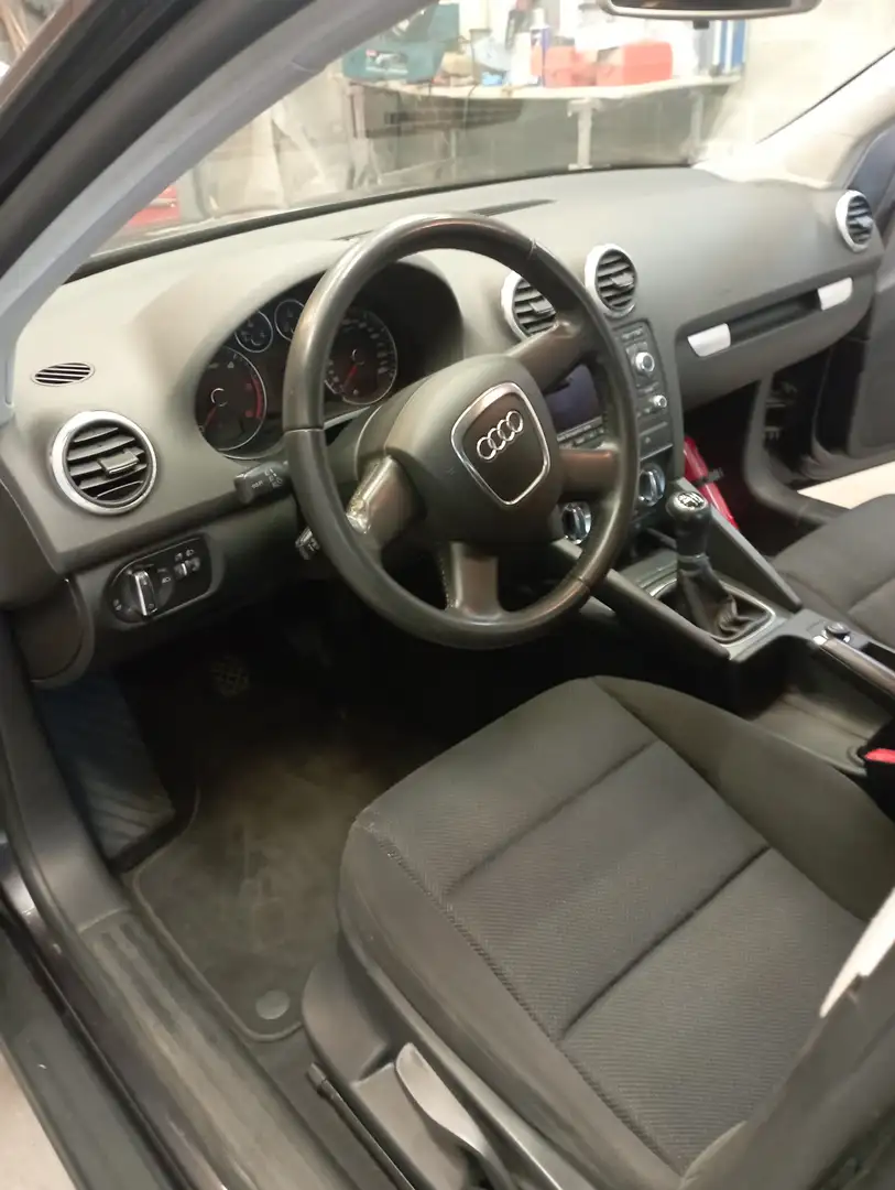 Audi A3 2.0 TDi Ambiente DPF Zwart - 2