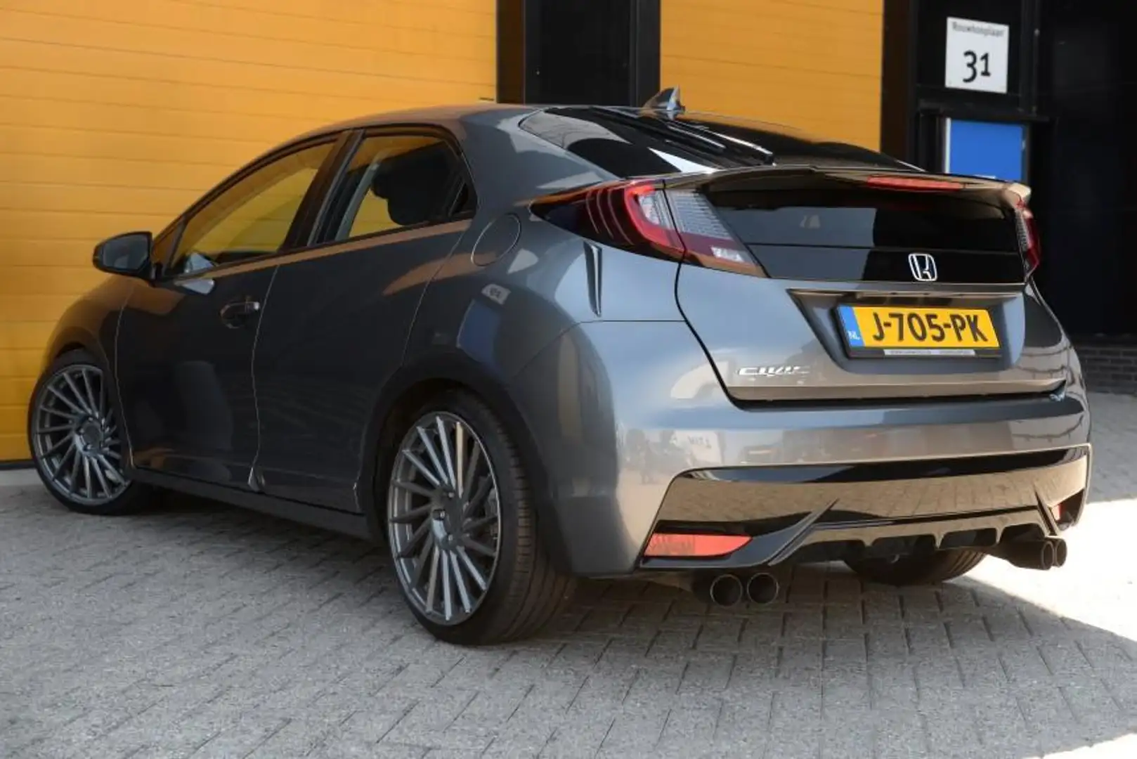Honda Civic 1.8 Sport / 141 PK / Camera / Ecc / Elek Pakket / Gris - 2