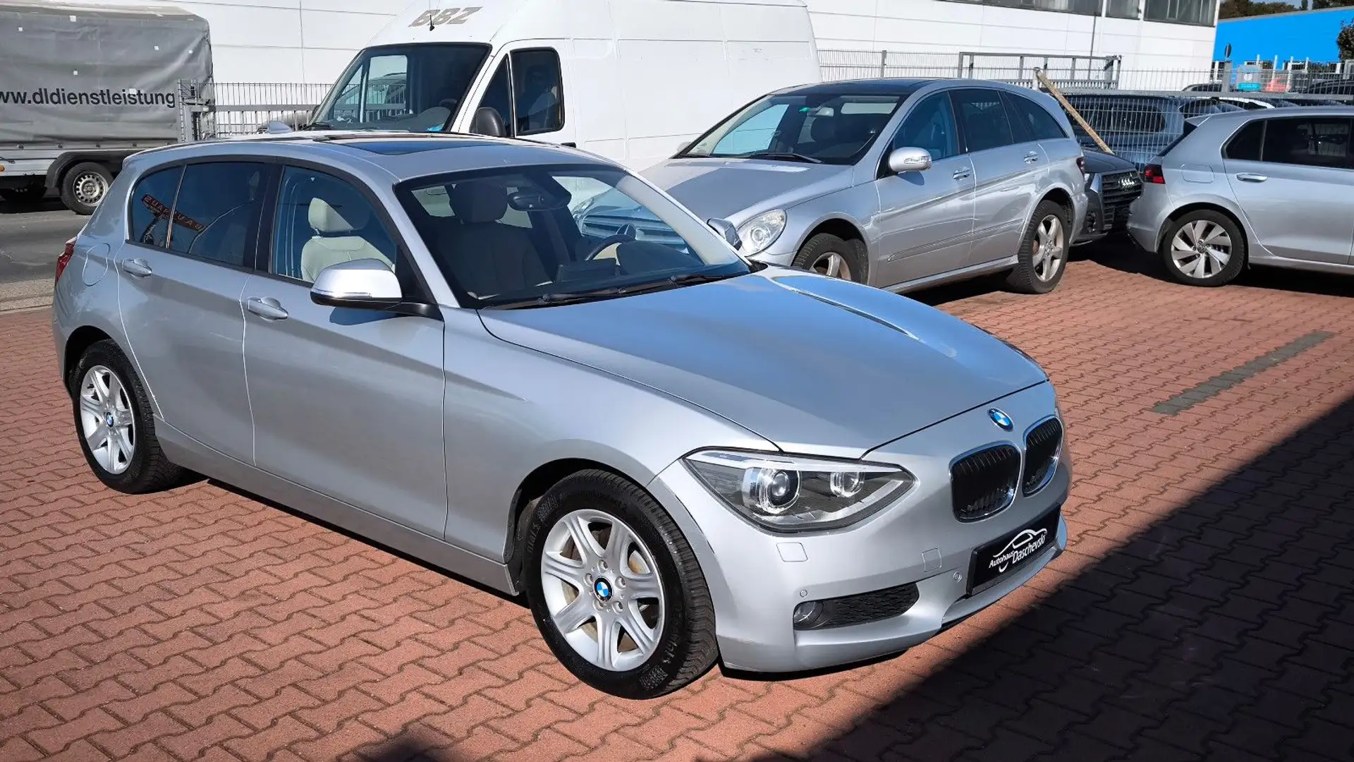 BMW 118 i Lim. 5-trg. Automatik Navi Leder Silber - 1